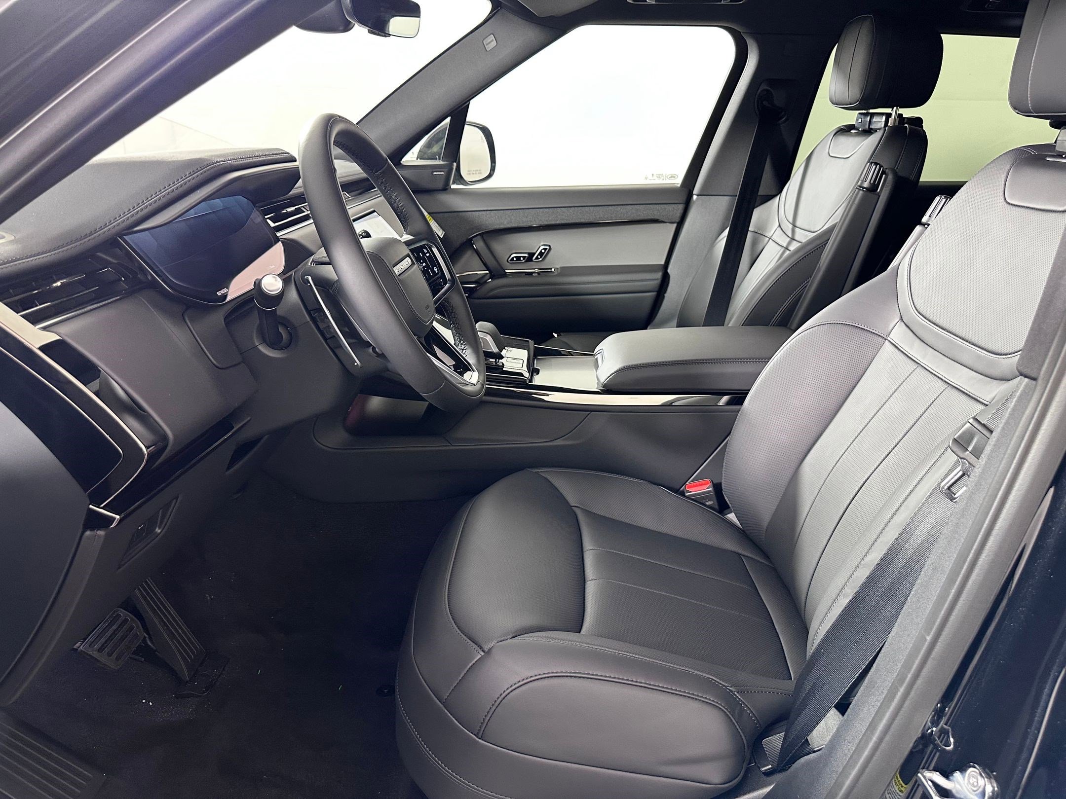 2025 Land Rover Range Rover Sport SE photo 4