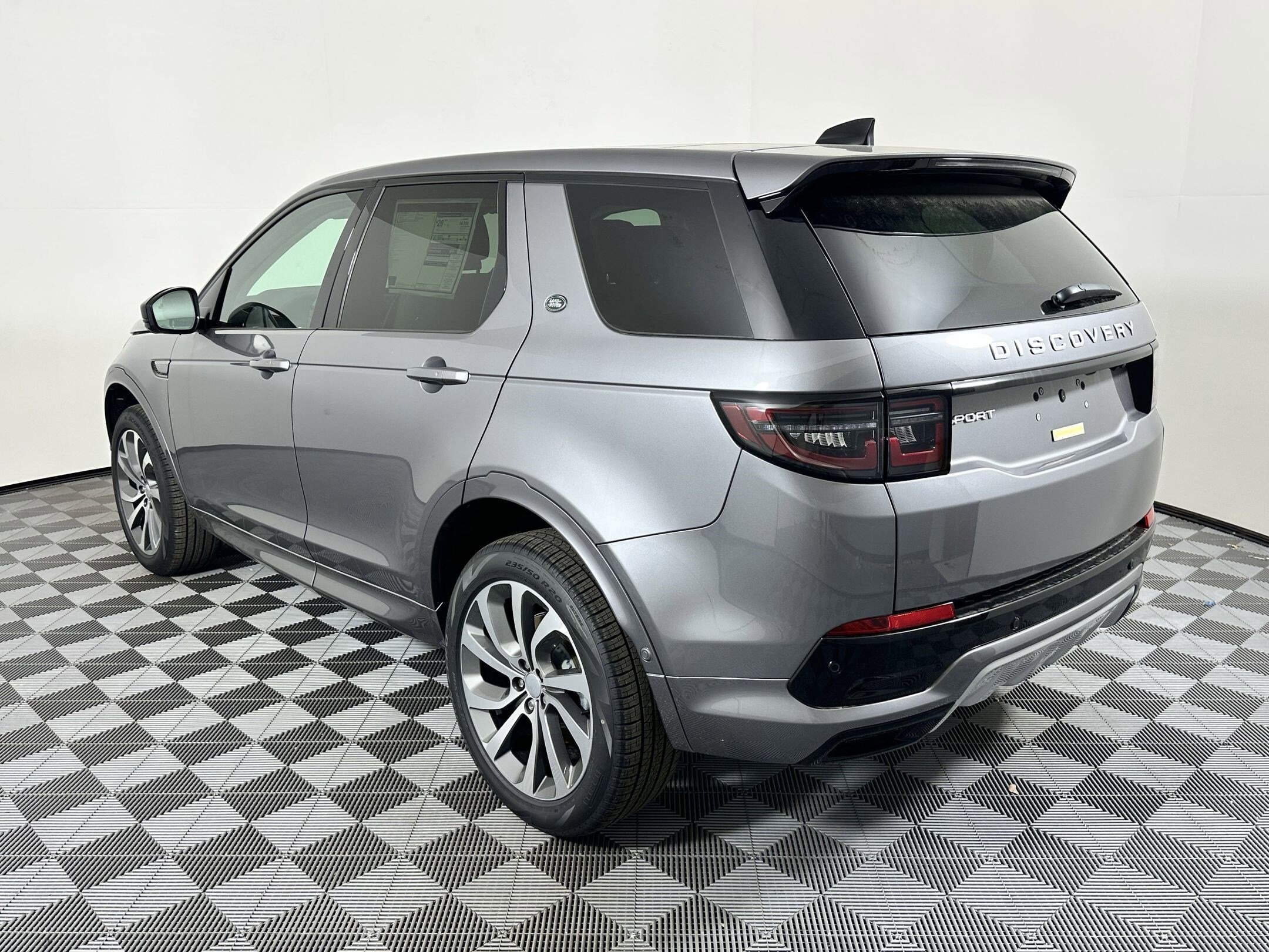 2025 Land Rover Discovery Sport S photo 3
