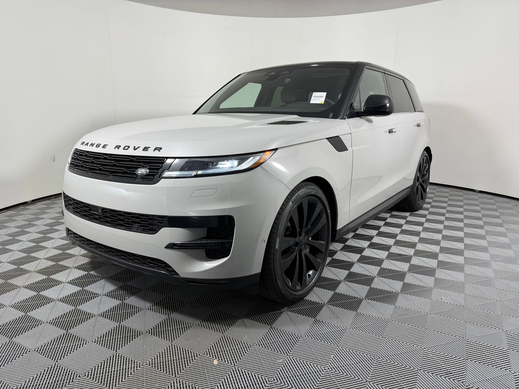 2026 Land Rover Range Rover Sport SE