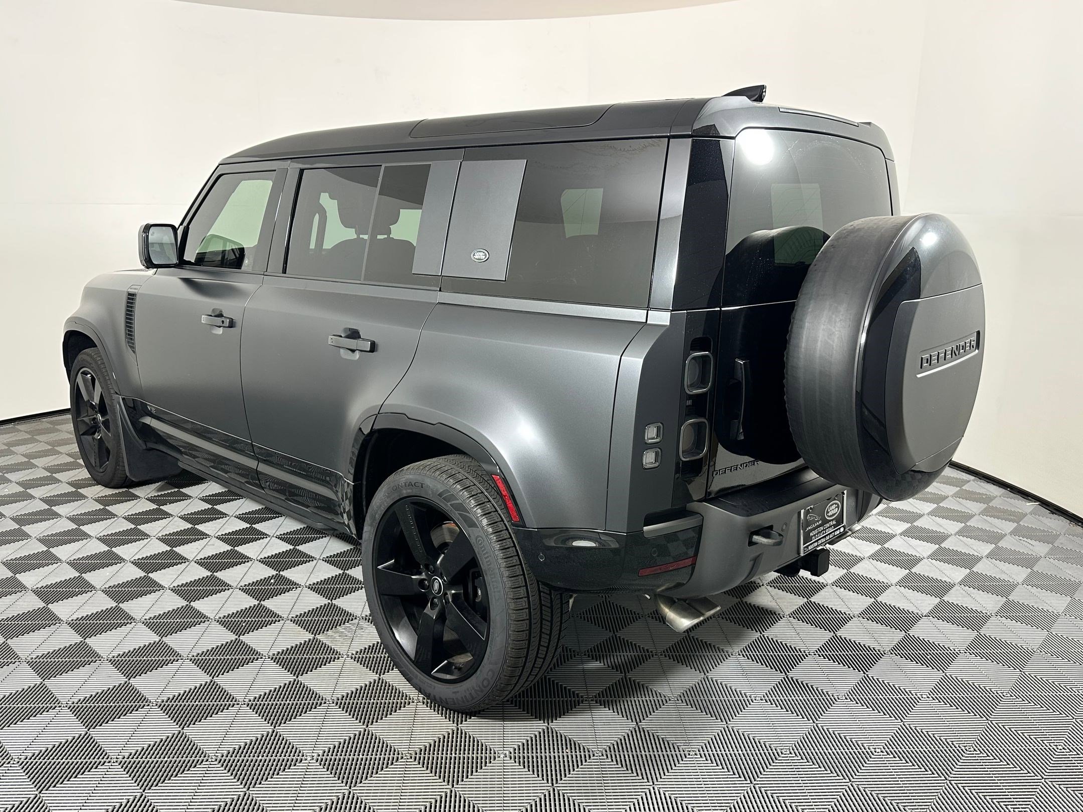 2023 Land Rover Defender Carpathian Edition photo 3