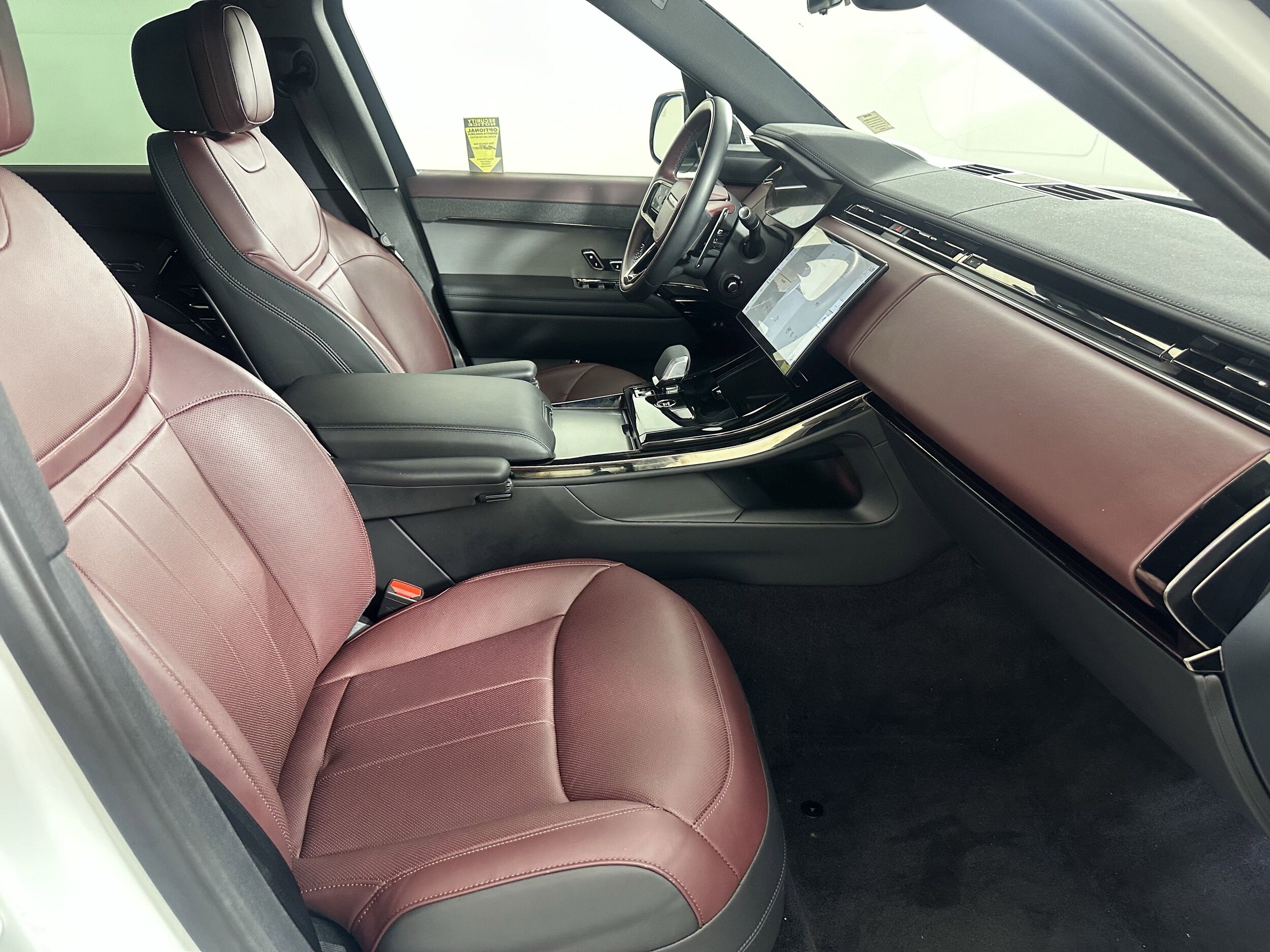2024 Land Rover Range Rover Sport SE photo 3