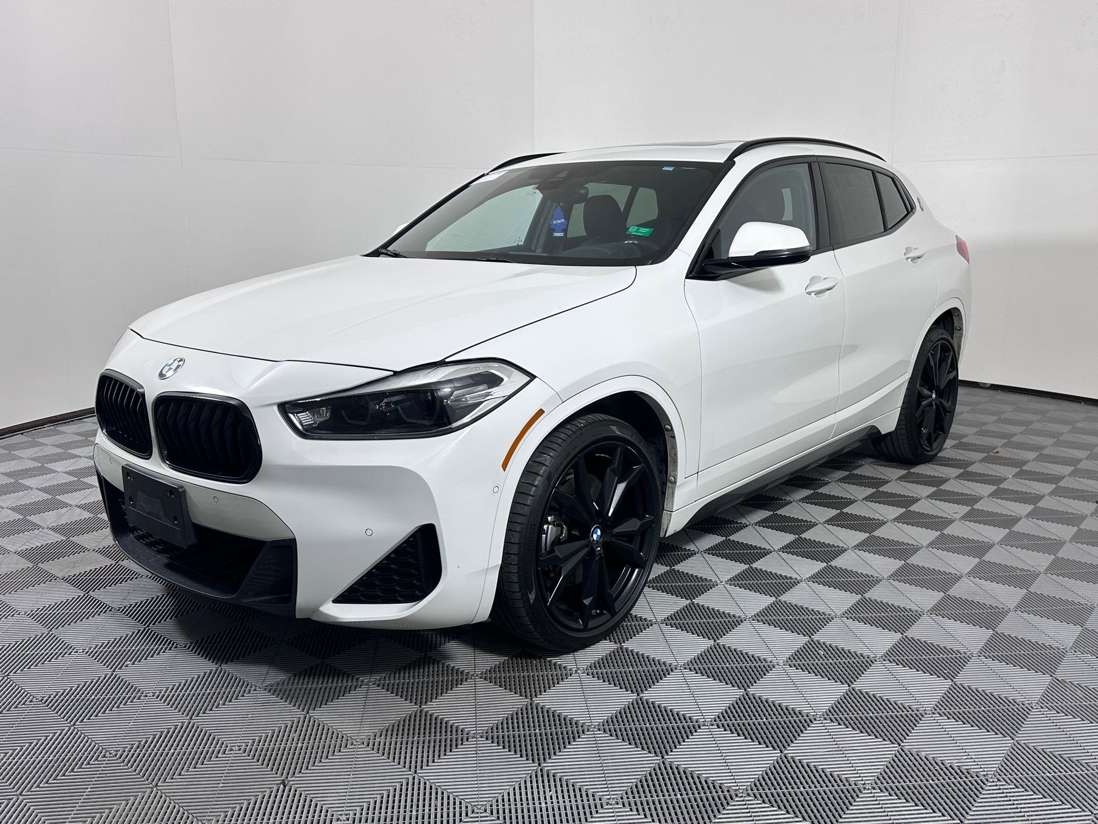 2023 BMW X2 28i's photo