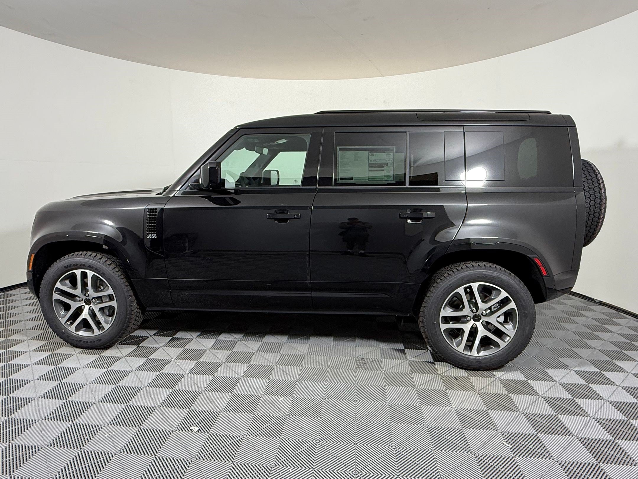 2026 Land Rover Defender 110 X-Dynamic SE SUV
