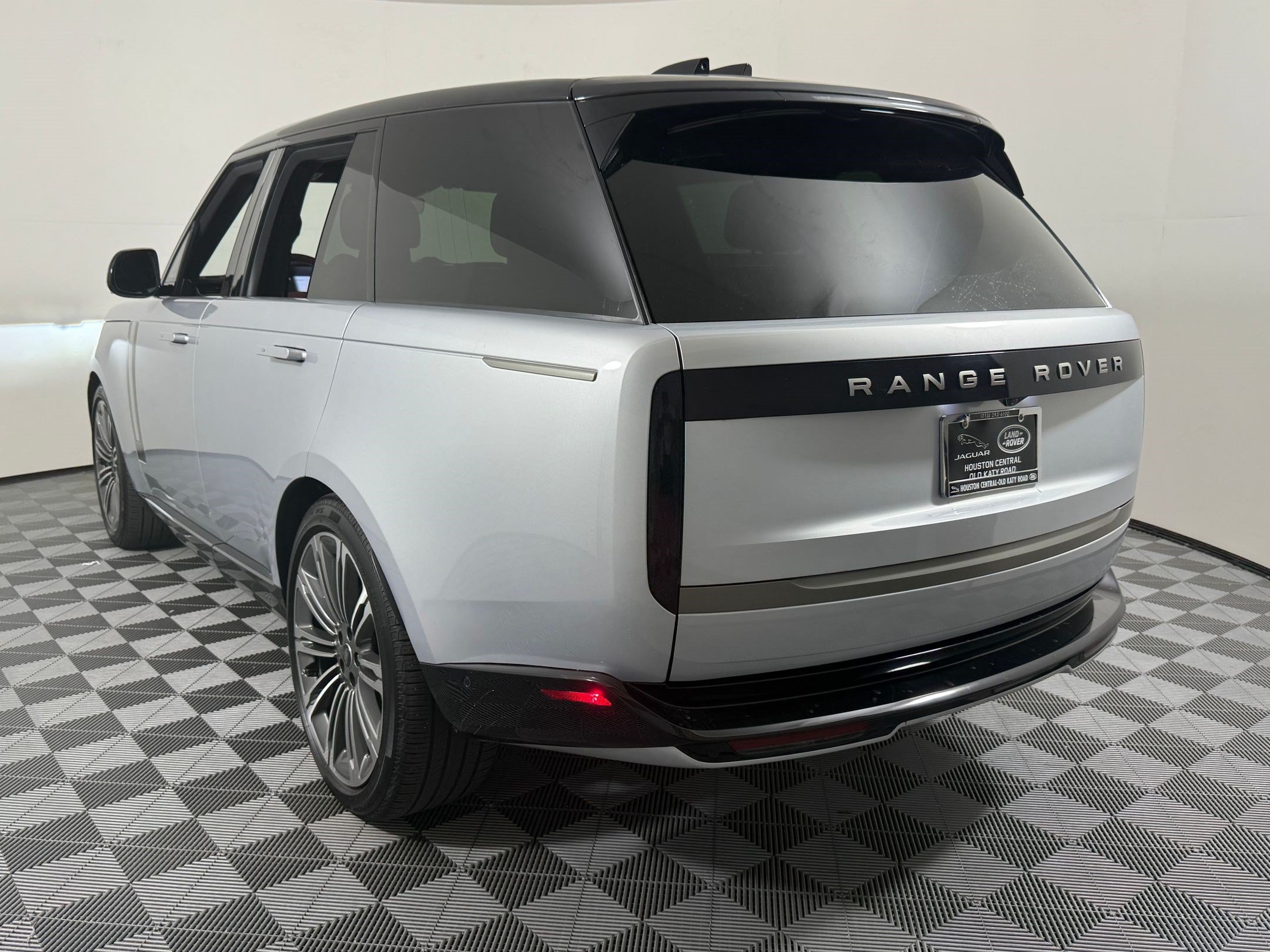 Used 2025 Land Rover Range Rover SE SUV