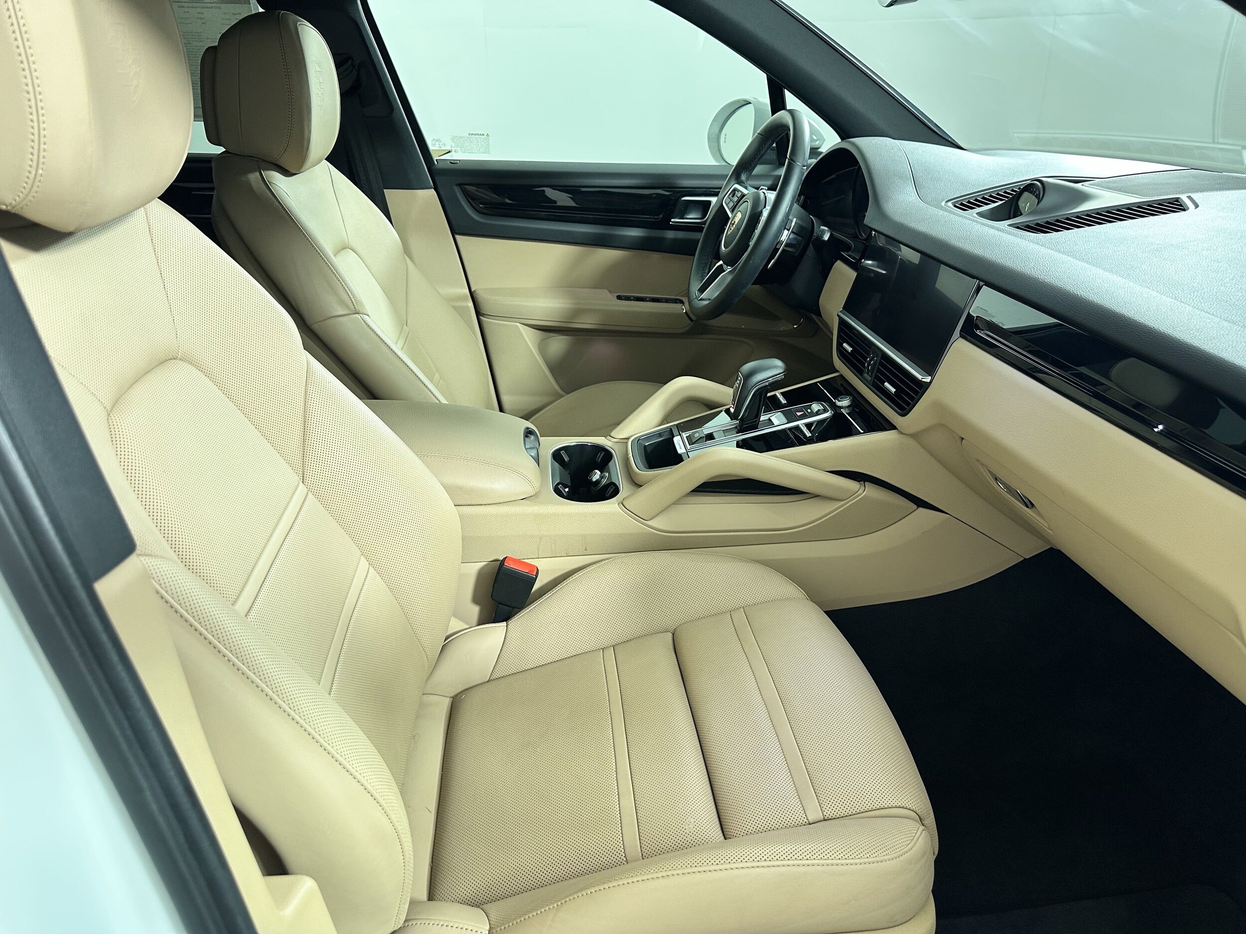 2023 Porsche Cayenne Platinum Edition photo 3