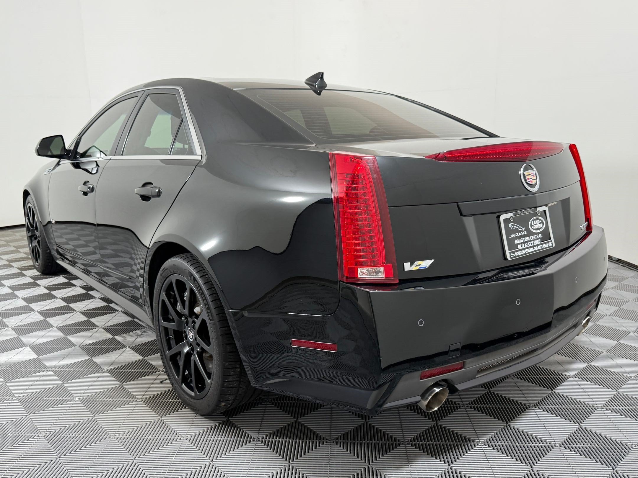 CTS-V 4dr Sdn Sedan