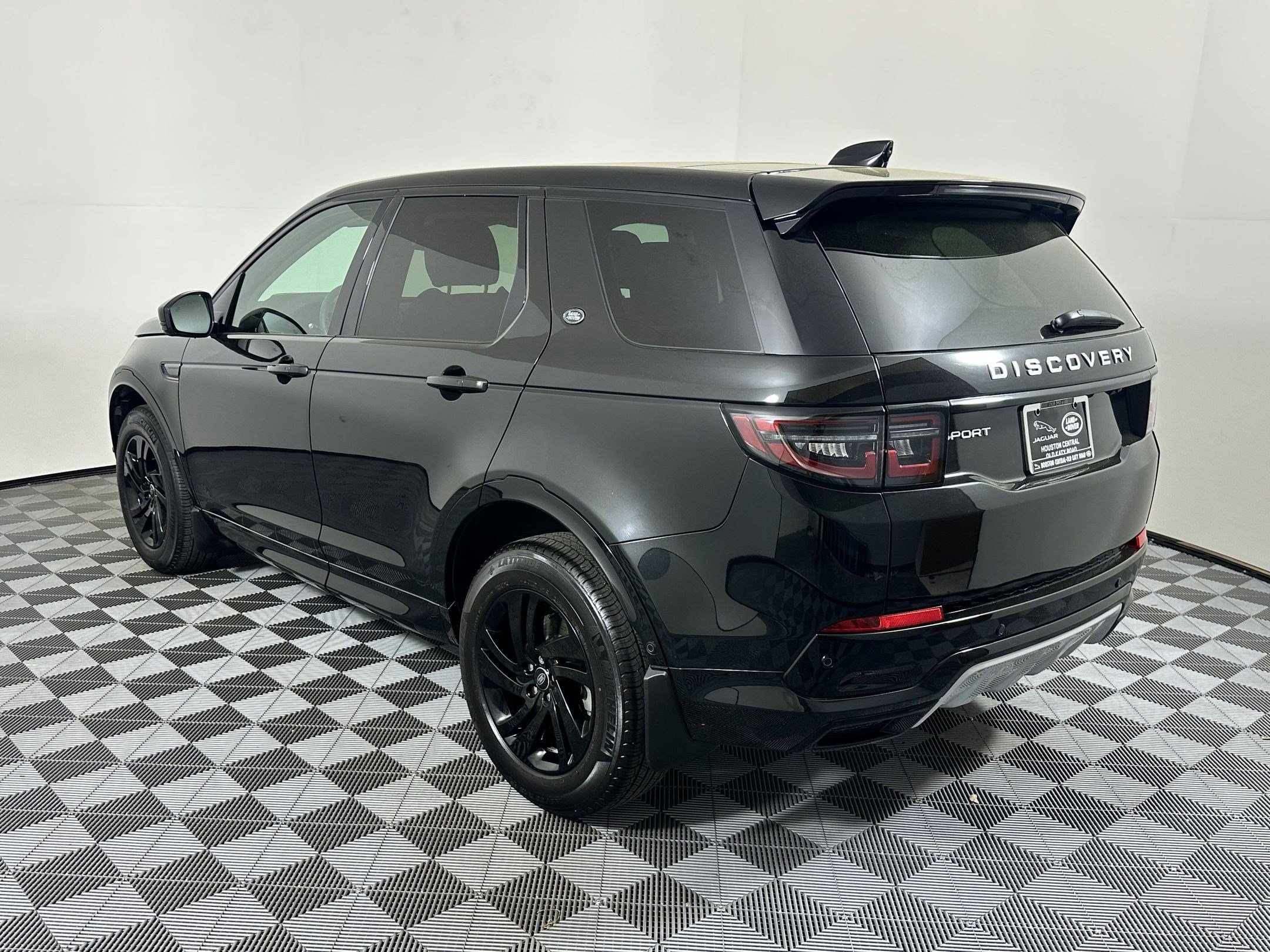2024 Land Rover Discovery Sport S photo 2