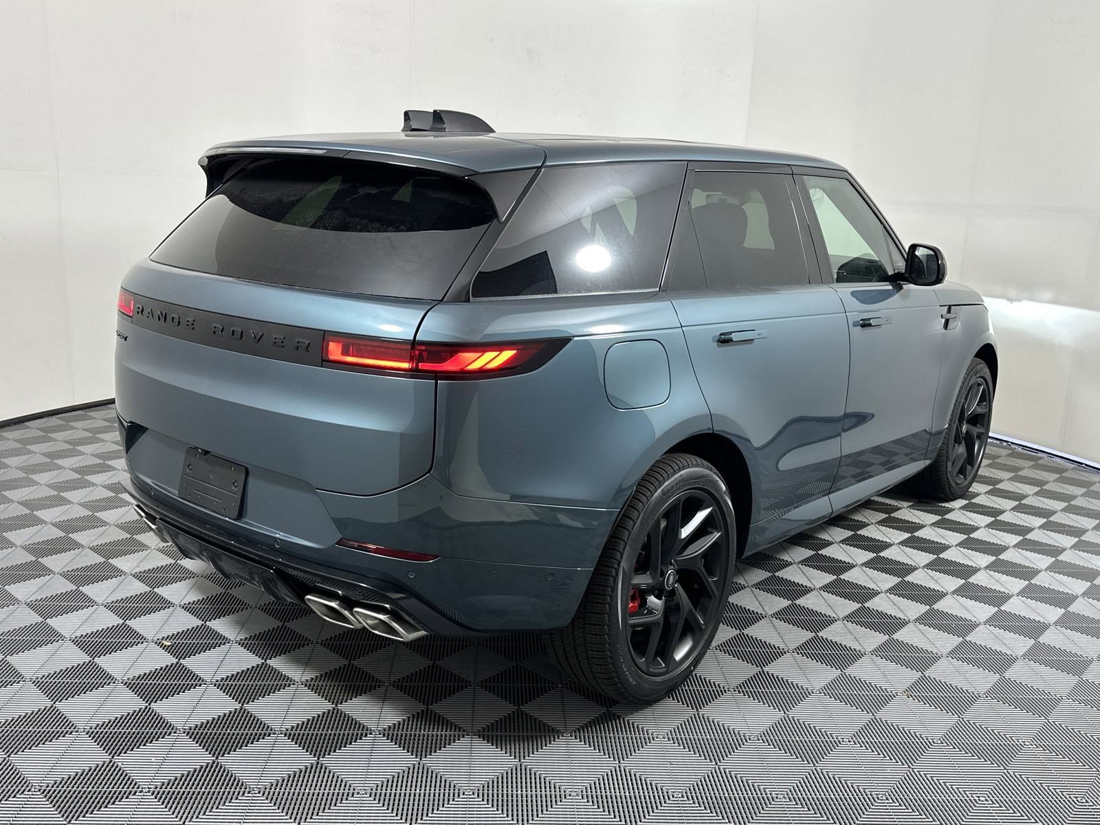 2025 Land Rover Range Rover Sport SE photo 2