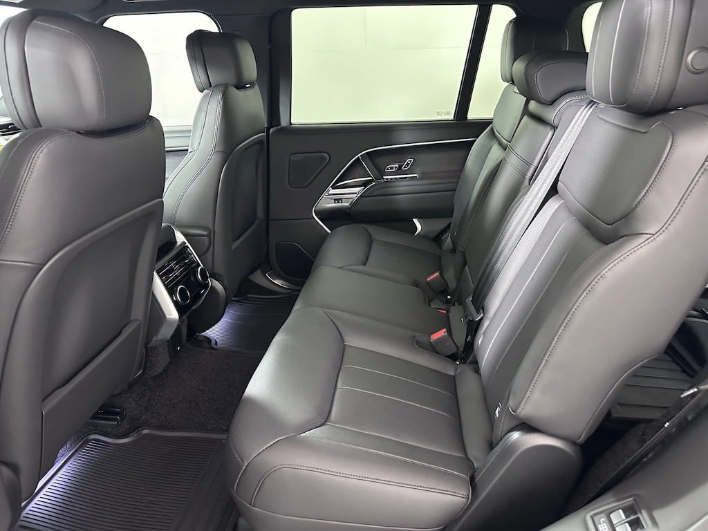 New 2025 Land Rover Range Rover SE SUV