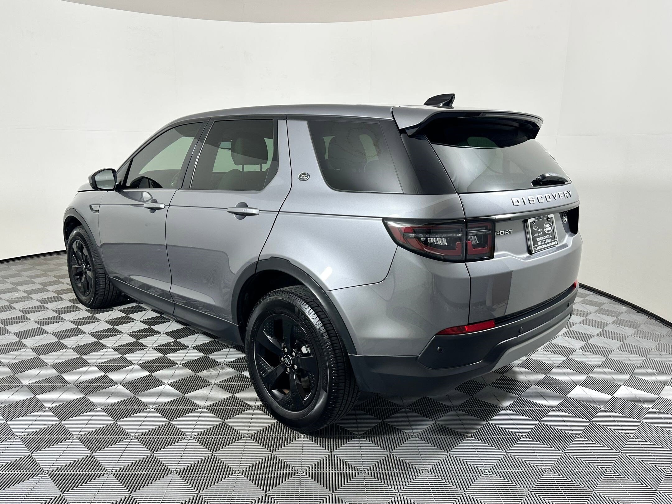 2022 Land Rover Discovery Sport S photo 3