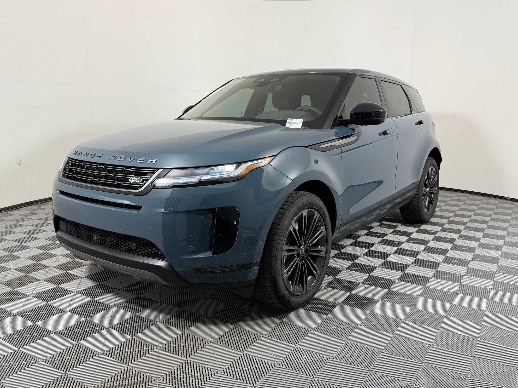 2026 Land Rover Range Rover Evoque S's photo