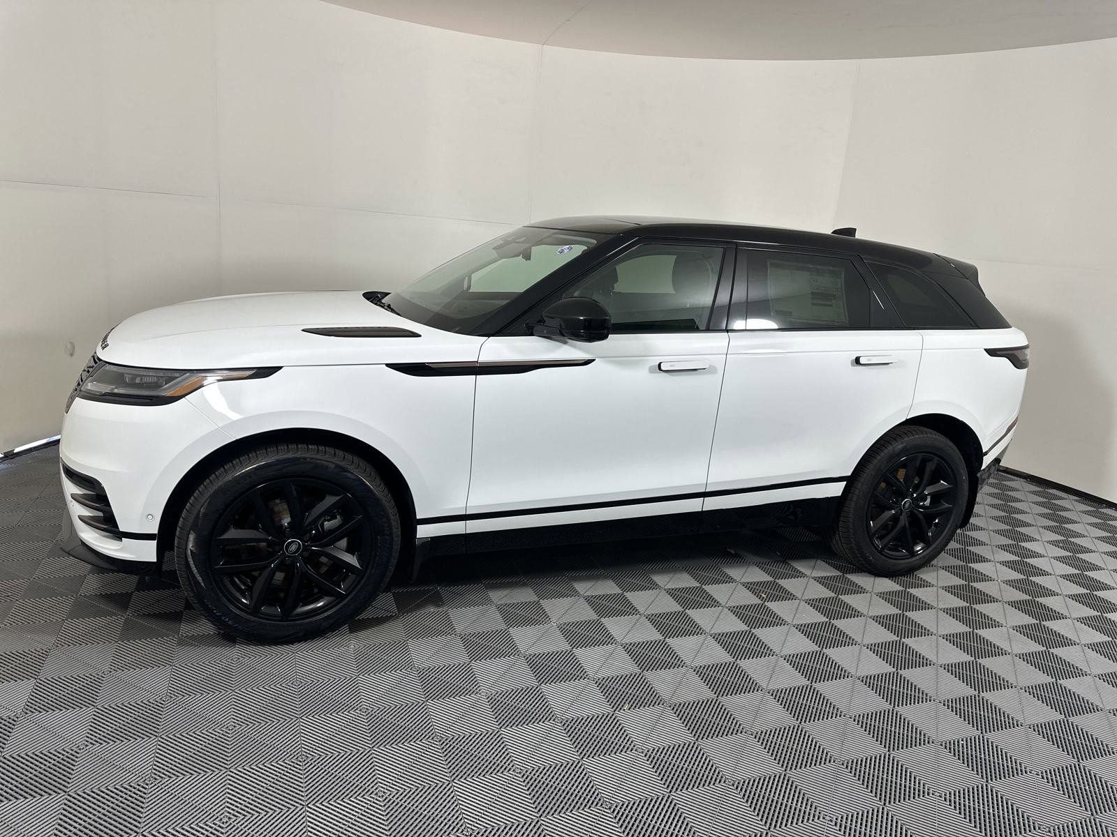 2025 Land Rover Range Rover Velar SE photo 2