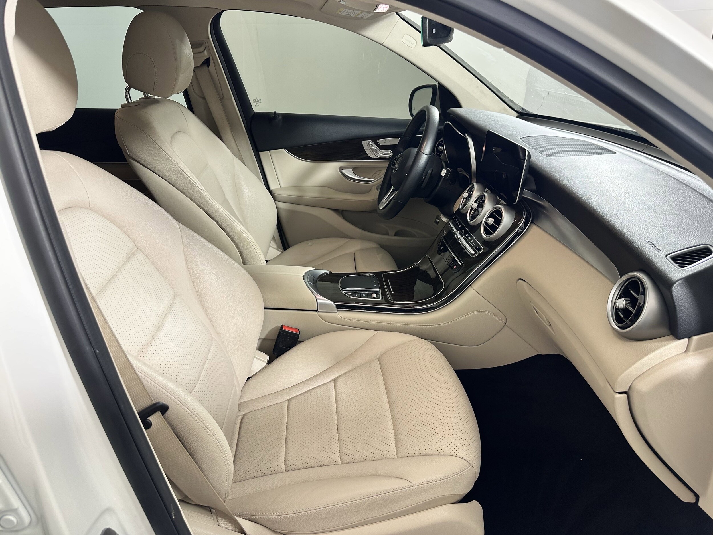 2021 Mercedes Benz GLC 300 photo 3