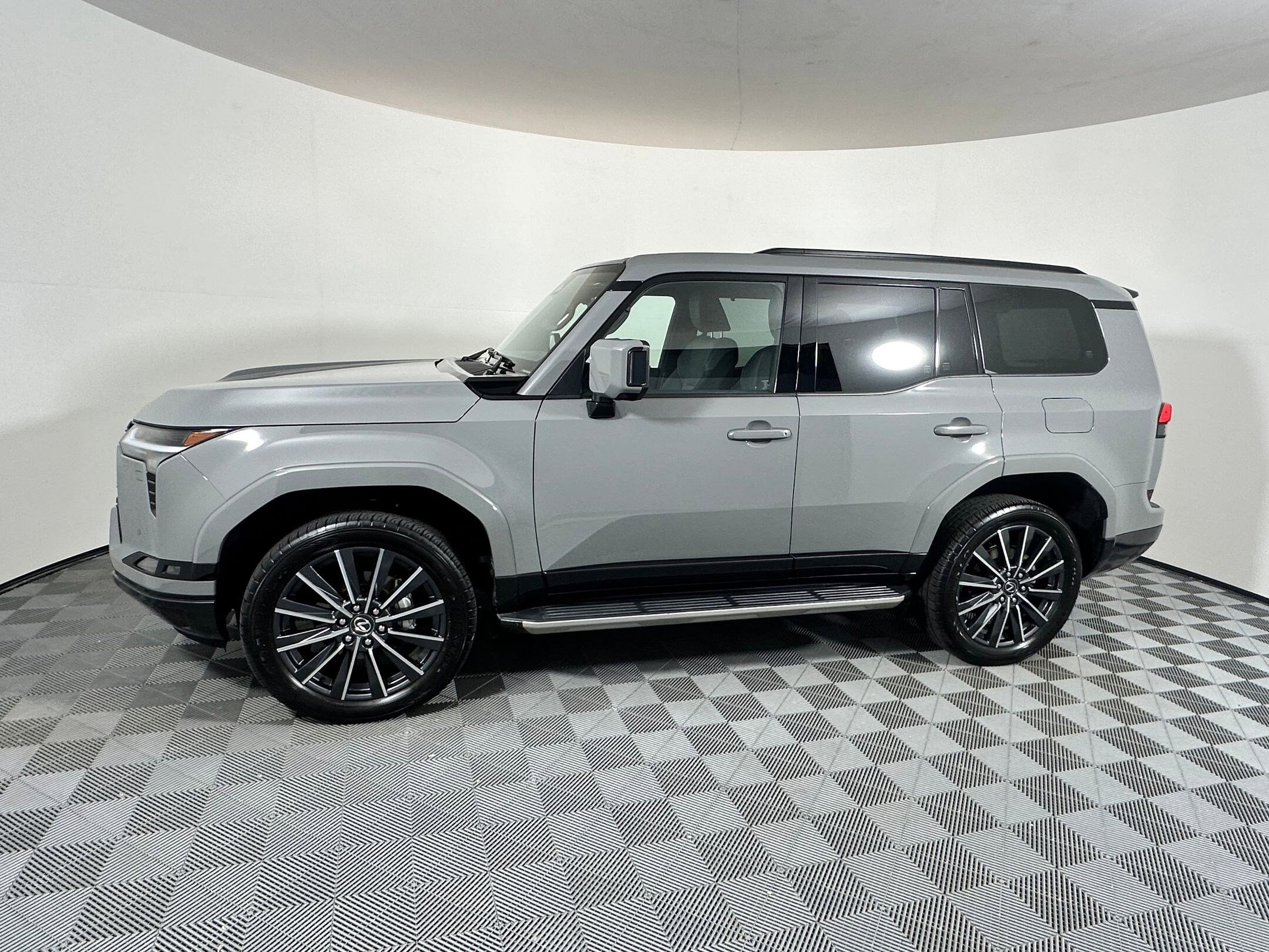 2024 Lexus GX 550 Luxury photo 2