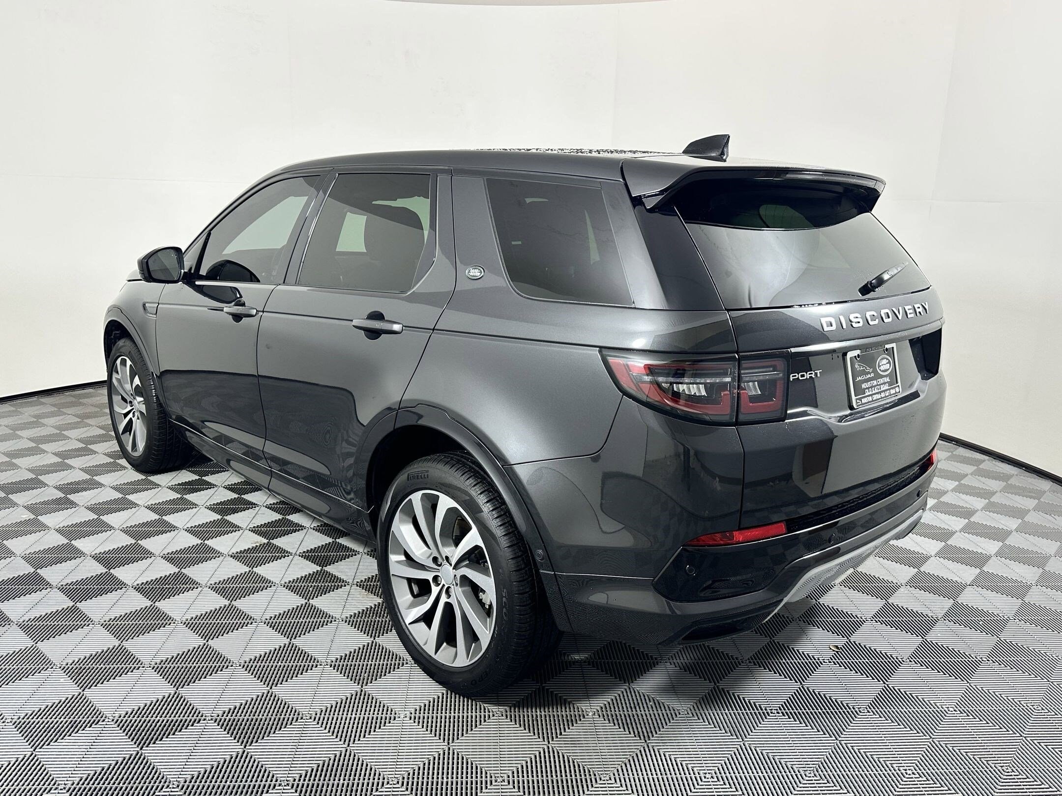 2025 Land Rover Discovery Sport S photo 3