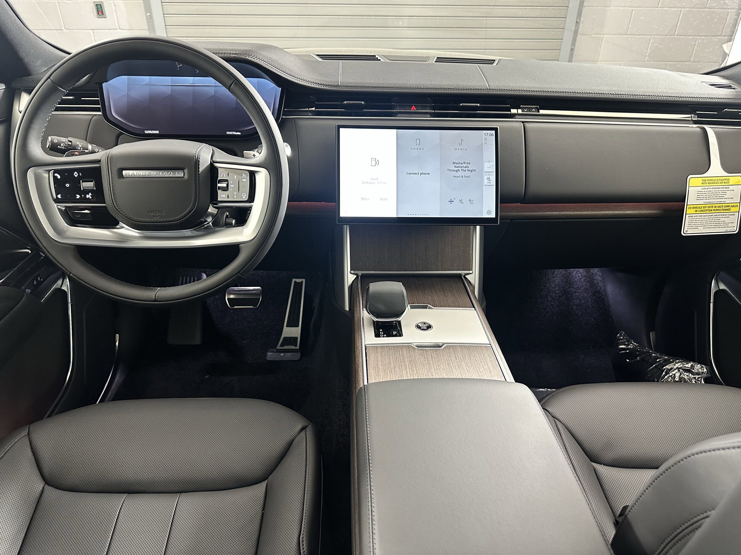 2025 Land Rover Range Rover SE photo 4