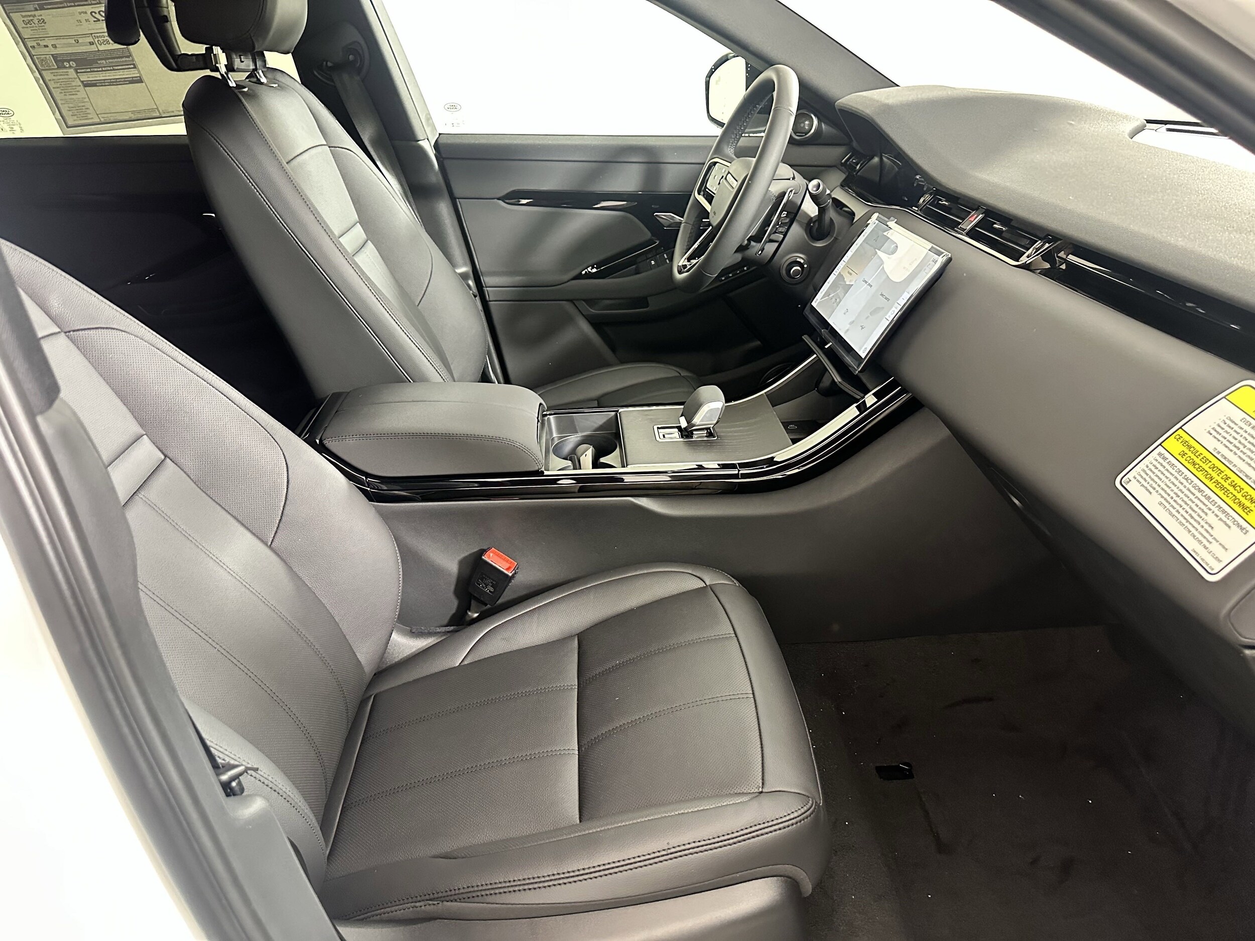 2026 Land Rover Range Rover Evoque Dynamic SE photo 3