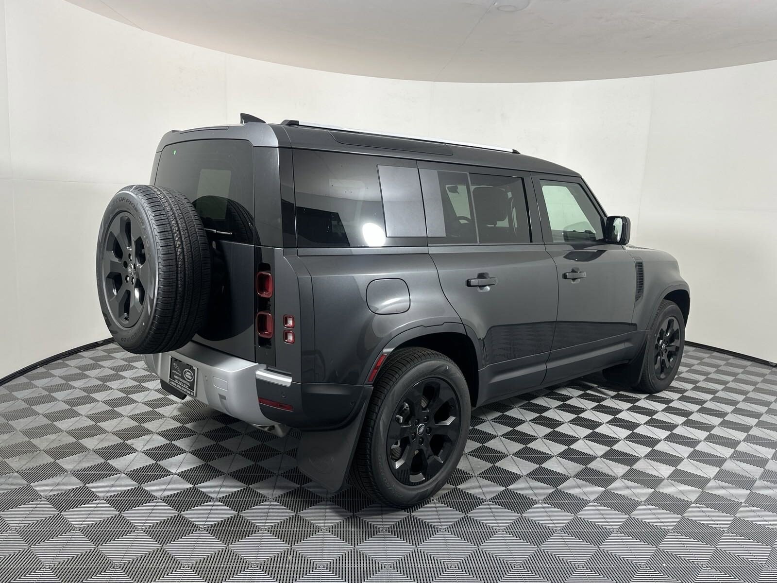 2025 Land Rover Defender 110 S photo 2