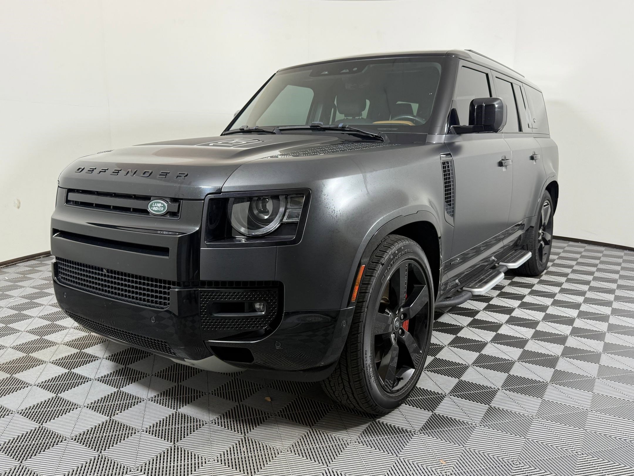 2023 Land Rover Defender X's photo