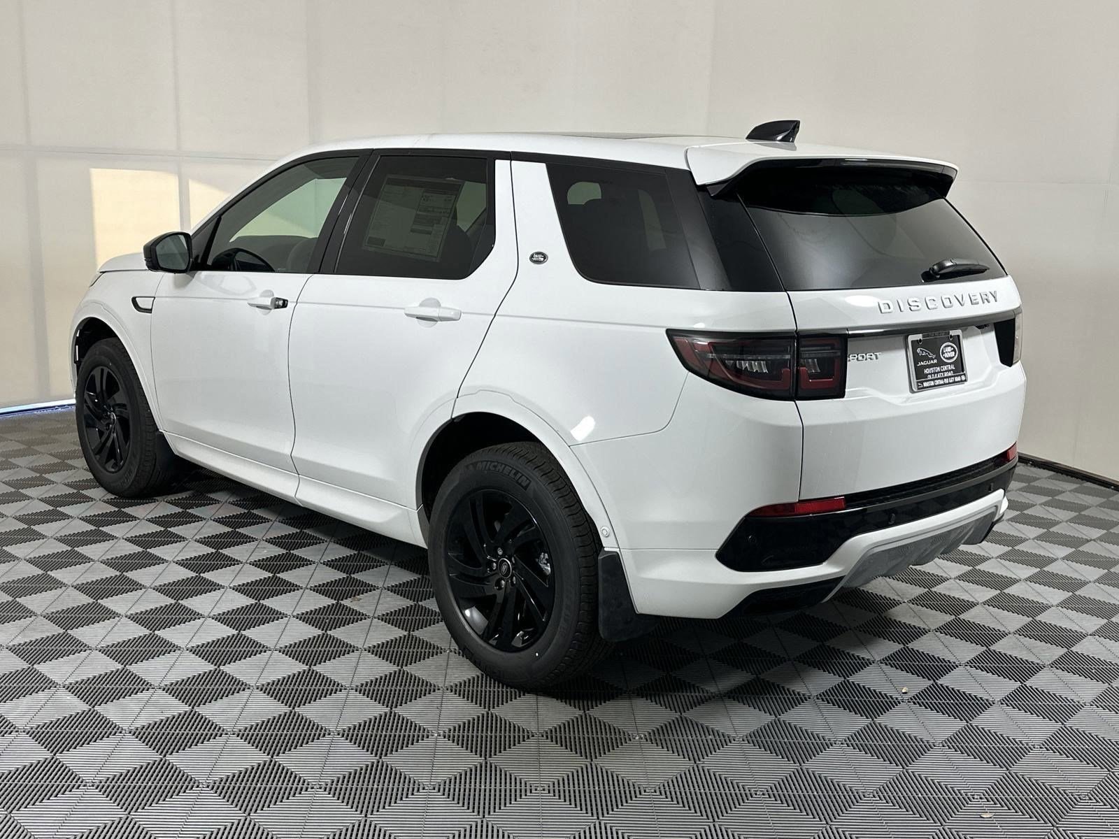 2025 Land Rover Discovery Sport S photo 3