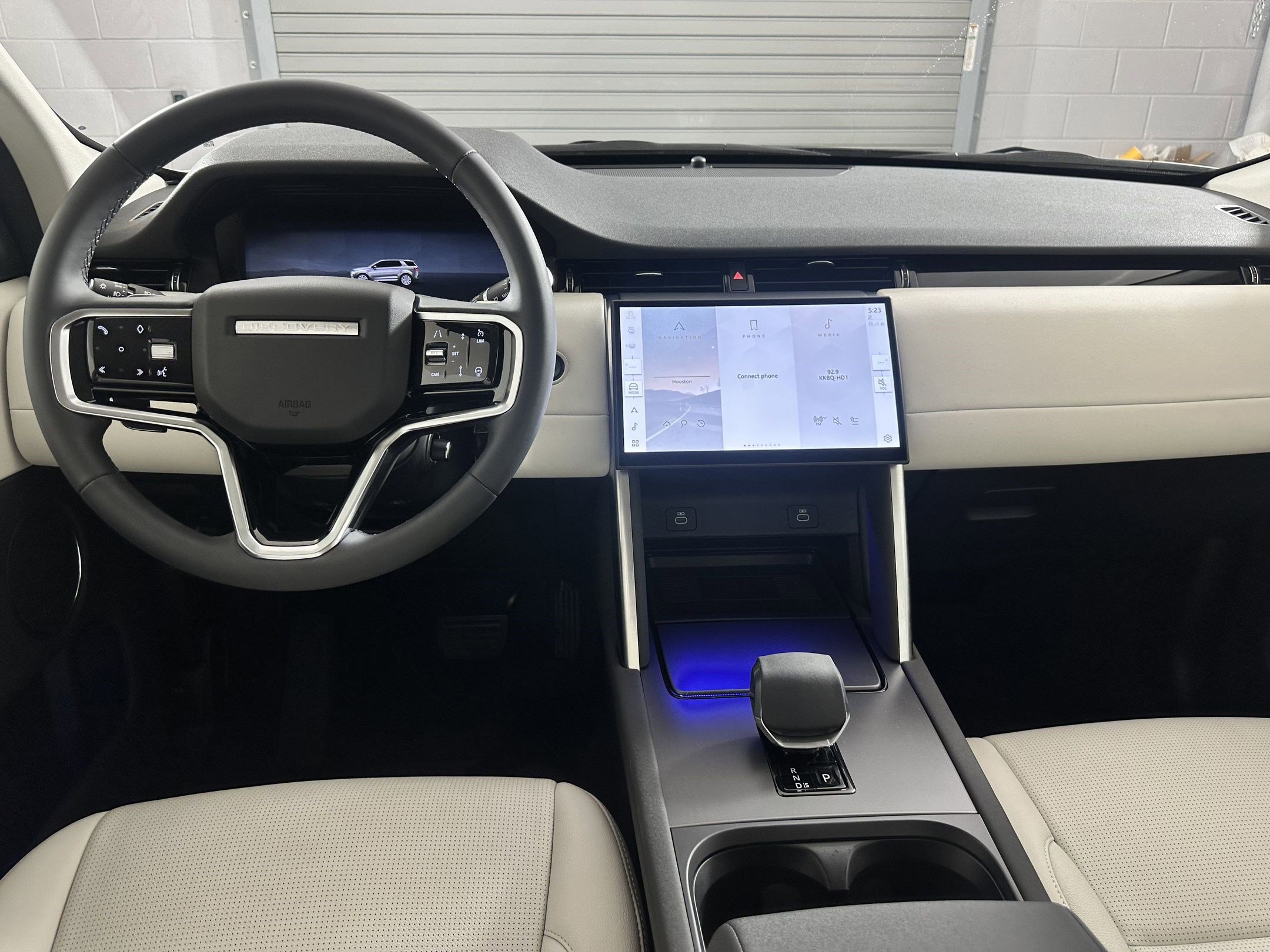 2025 Land Rover Discovery Sport S photo 3