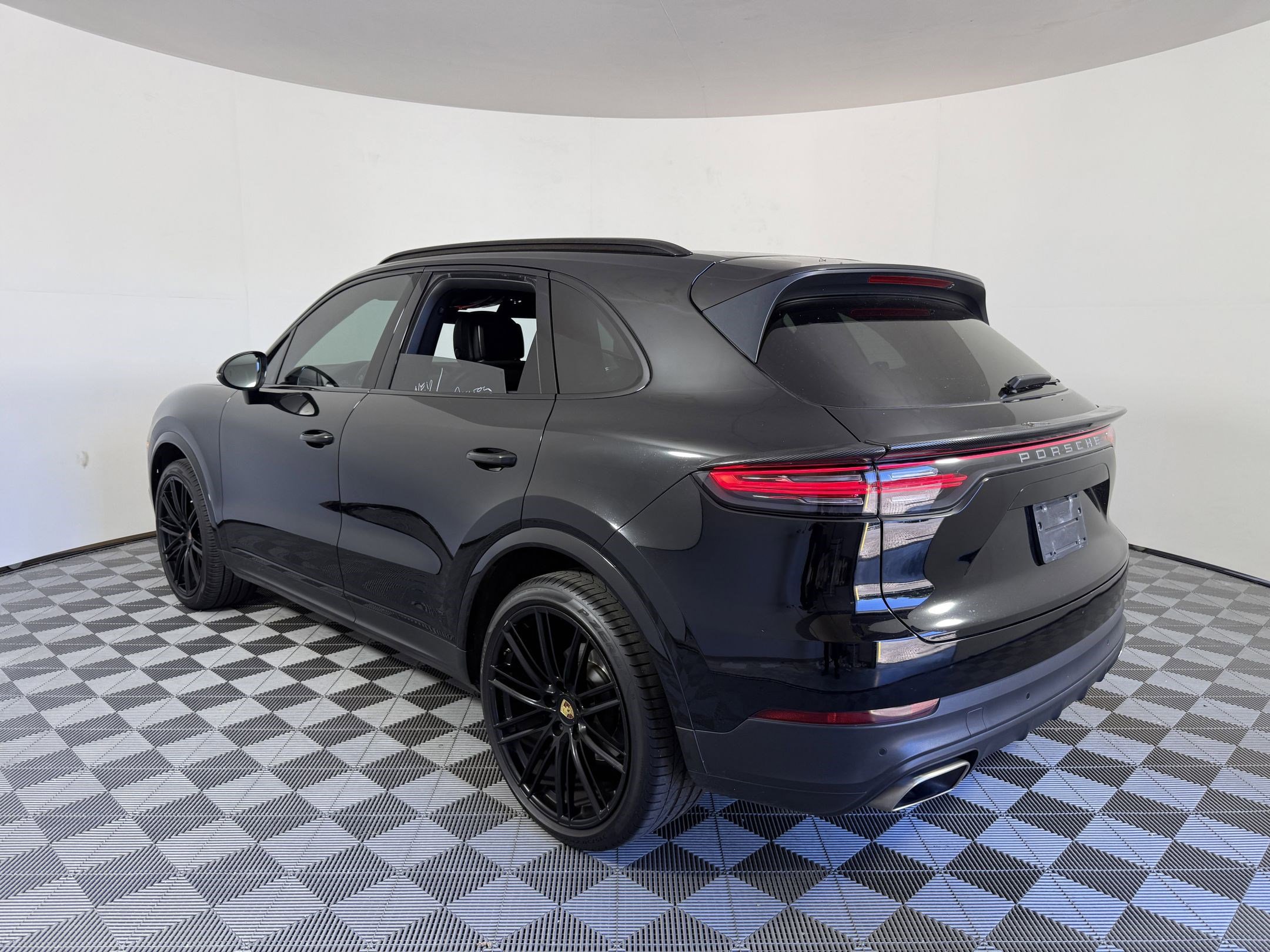 2019 Porsche Cayenne photo 3