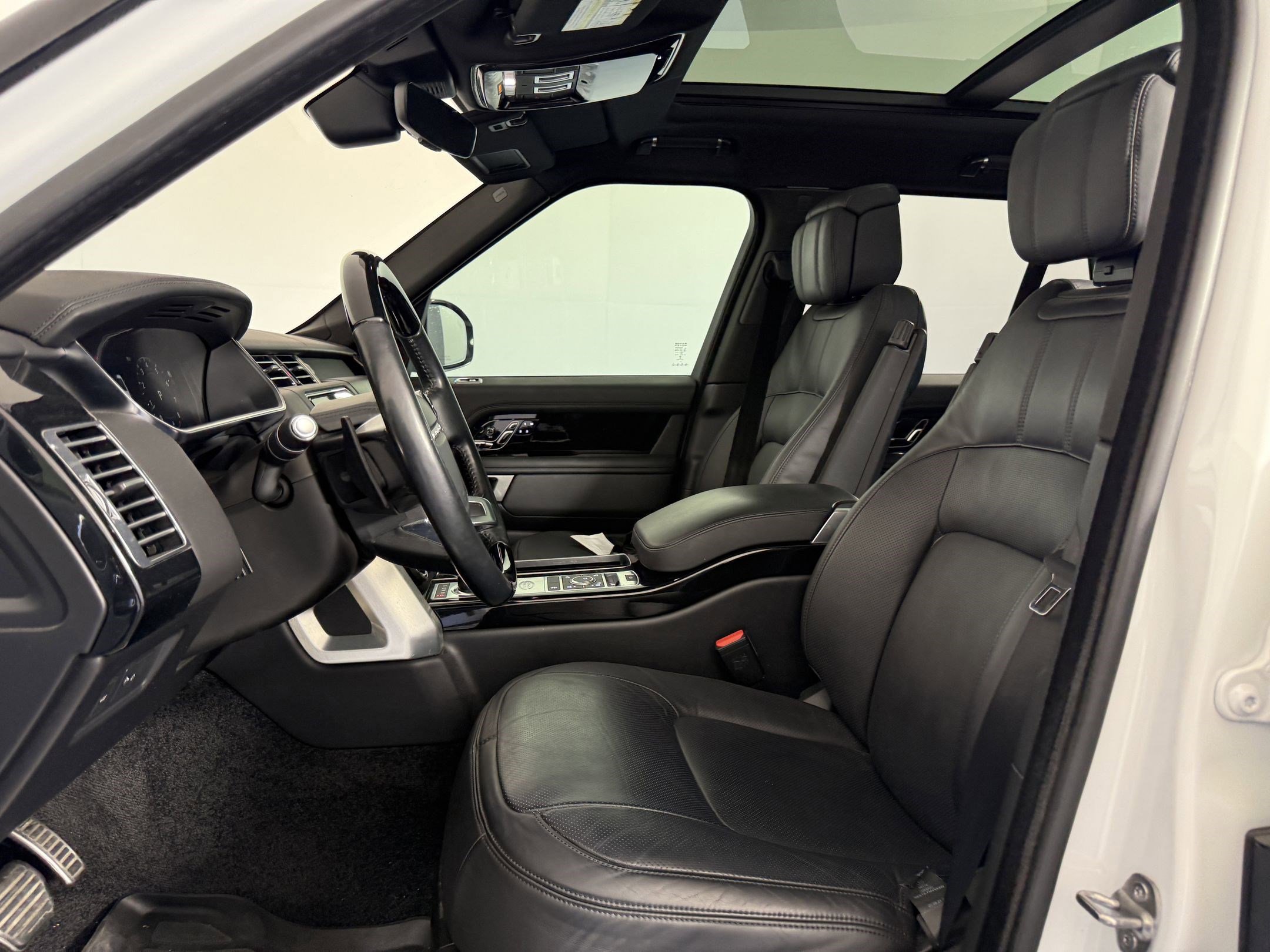 2022 Land Rover Range Rover P525 HSE HSE Westminster Edition photo 4