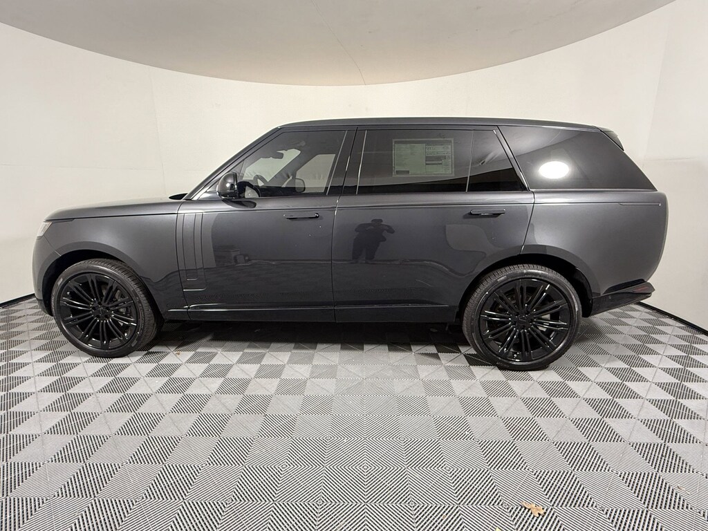 New 2026 Land Rover Range Rover SE SUV