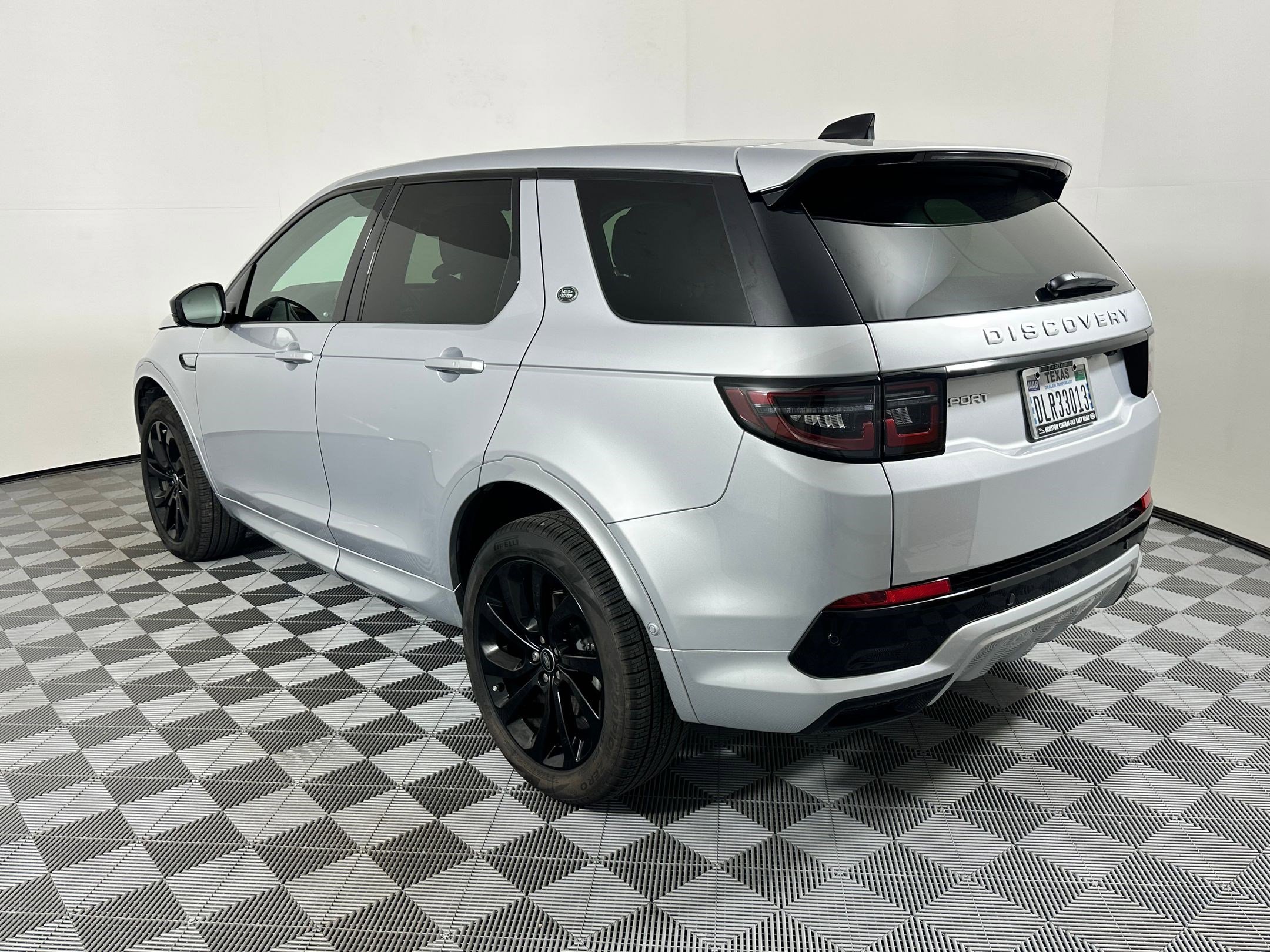 2025 Land Rover Discovery Sport S photo 3