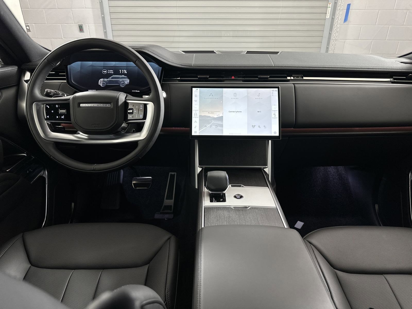 2025 Land Rover Range Rover SE photo 4