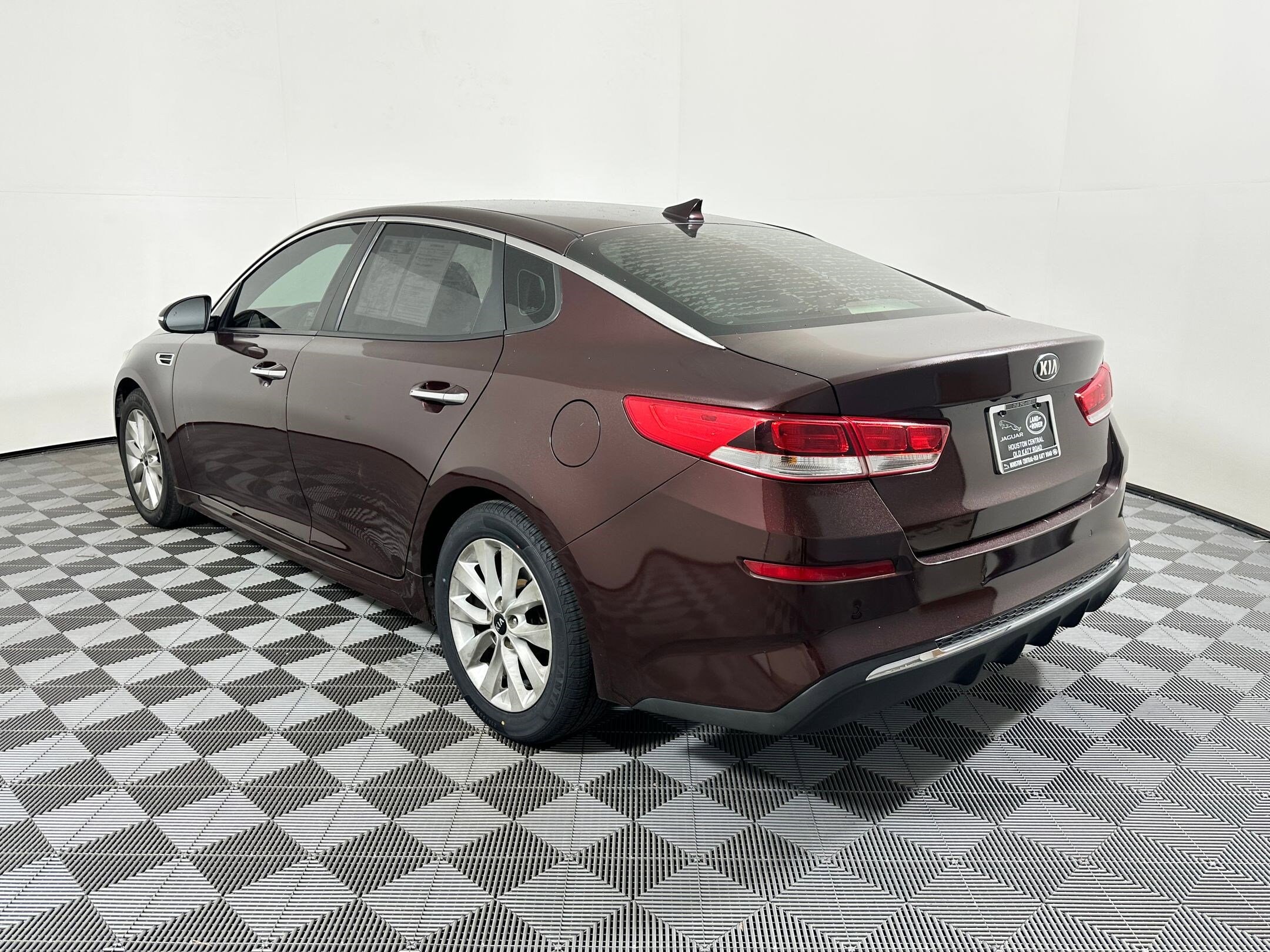 2018 Kia Optima LX photo 2