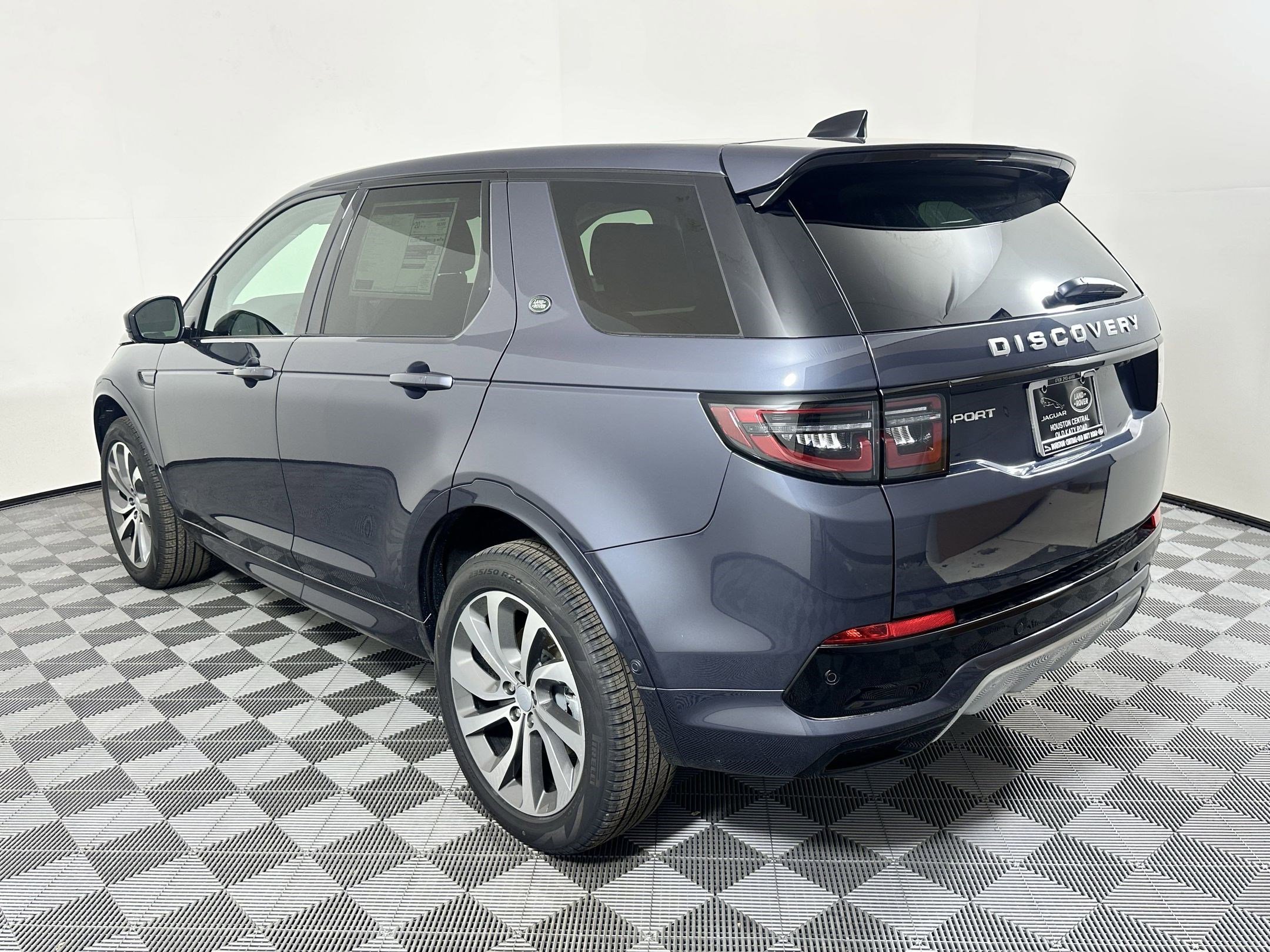 2025 Land Rover Discovery Sport S photo 3