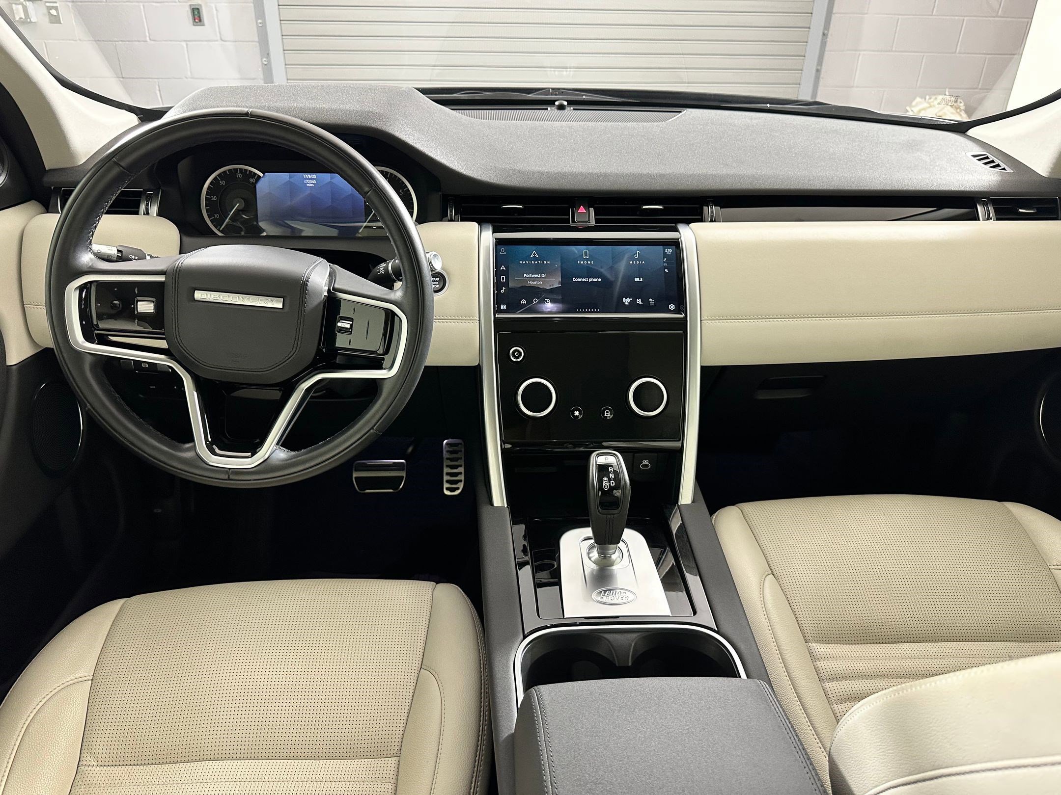 2022 Land Rover Discovery Sport S photo 4