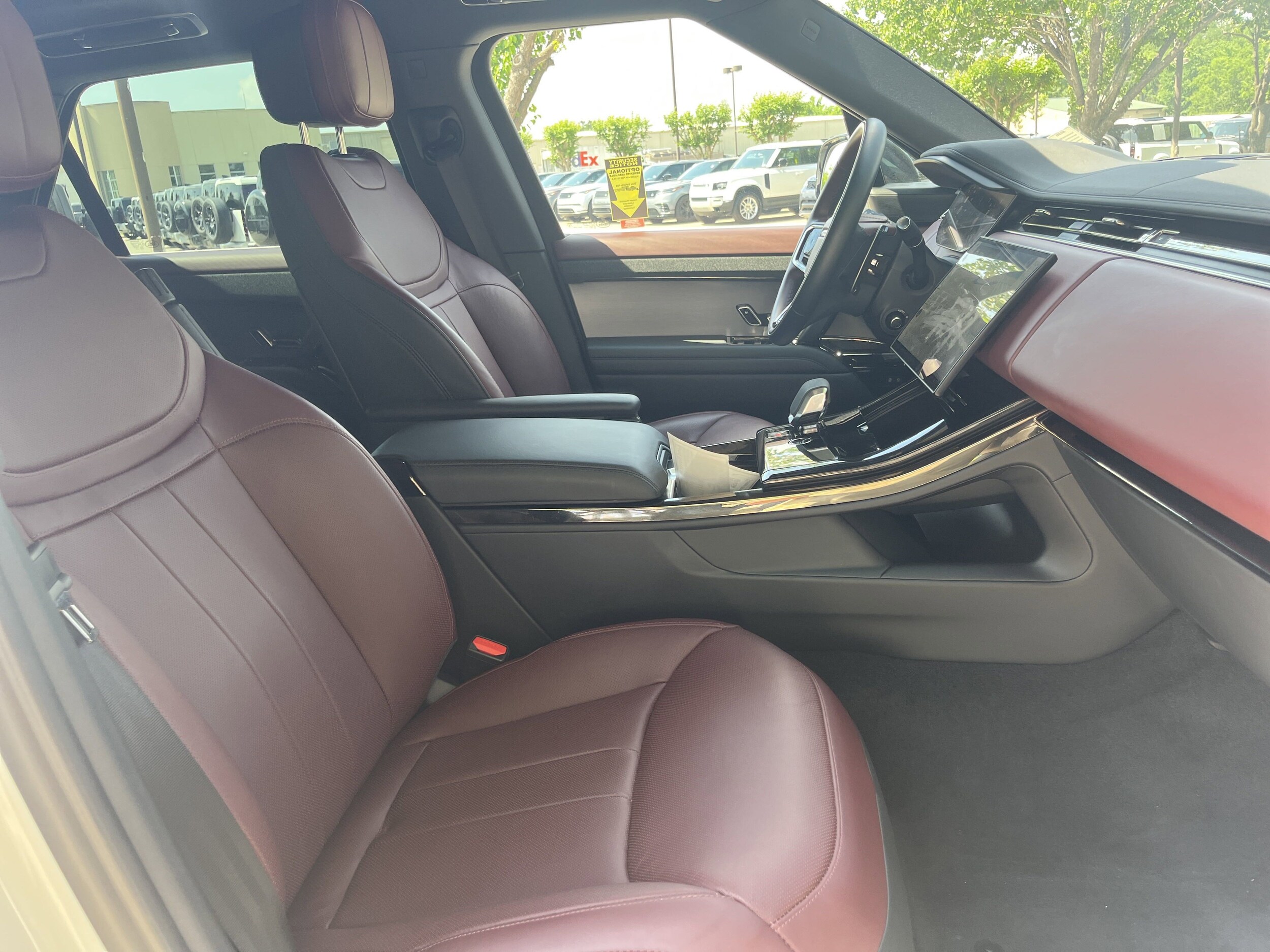2024 Land Rover Range Rover Sport SE photo 3