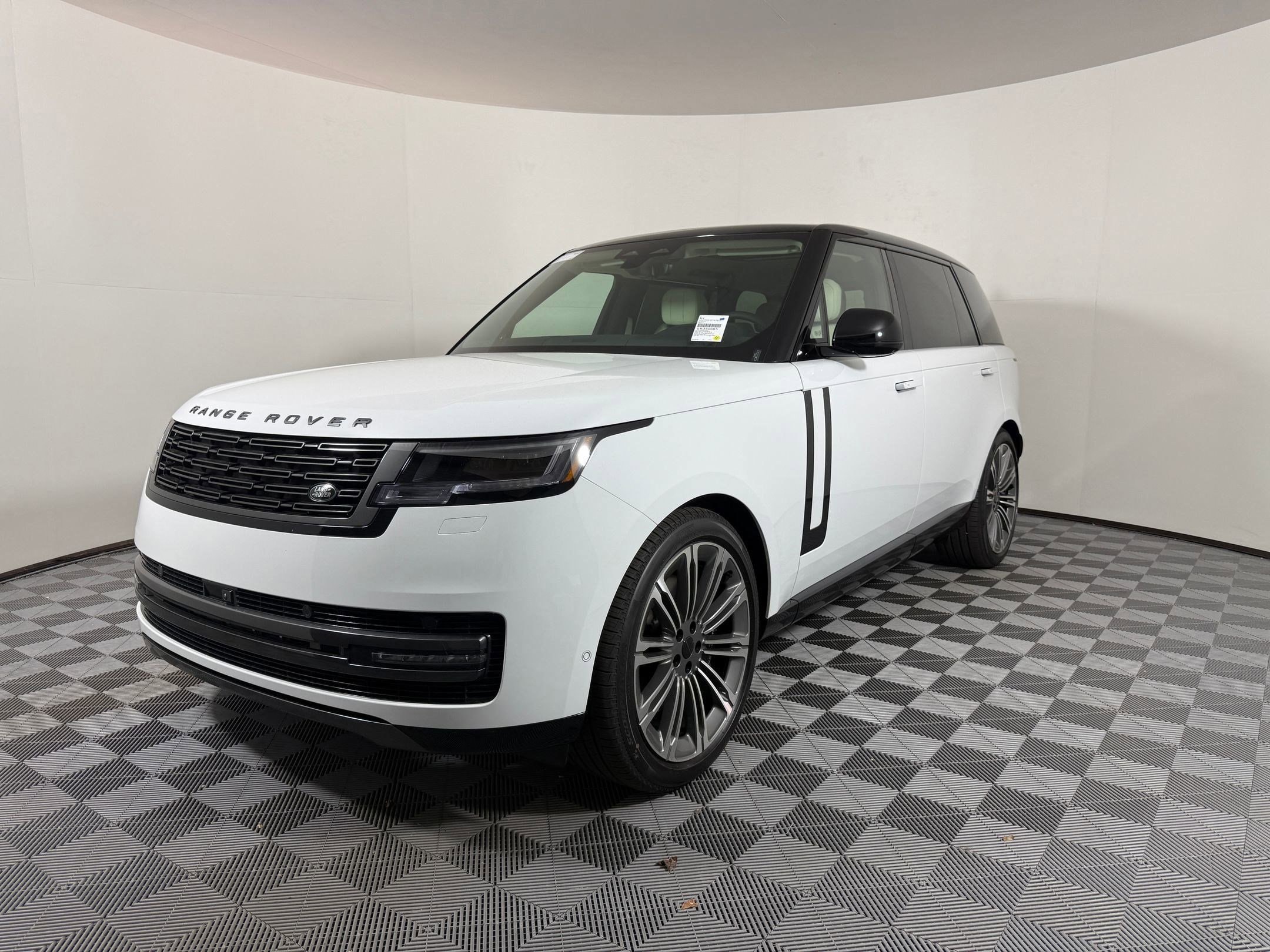 2026 Land Rover Range Rover 3.0 SE SWB's photo