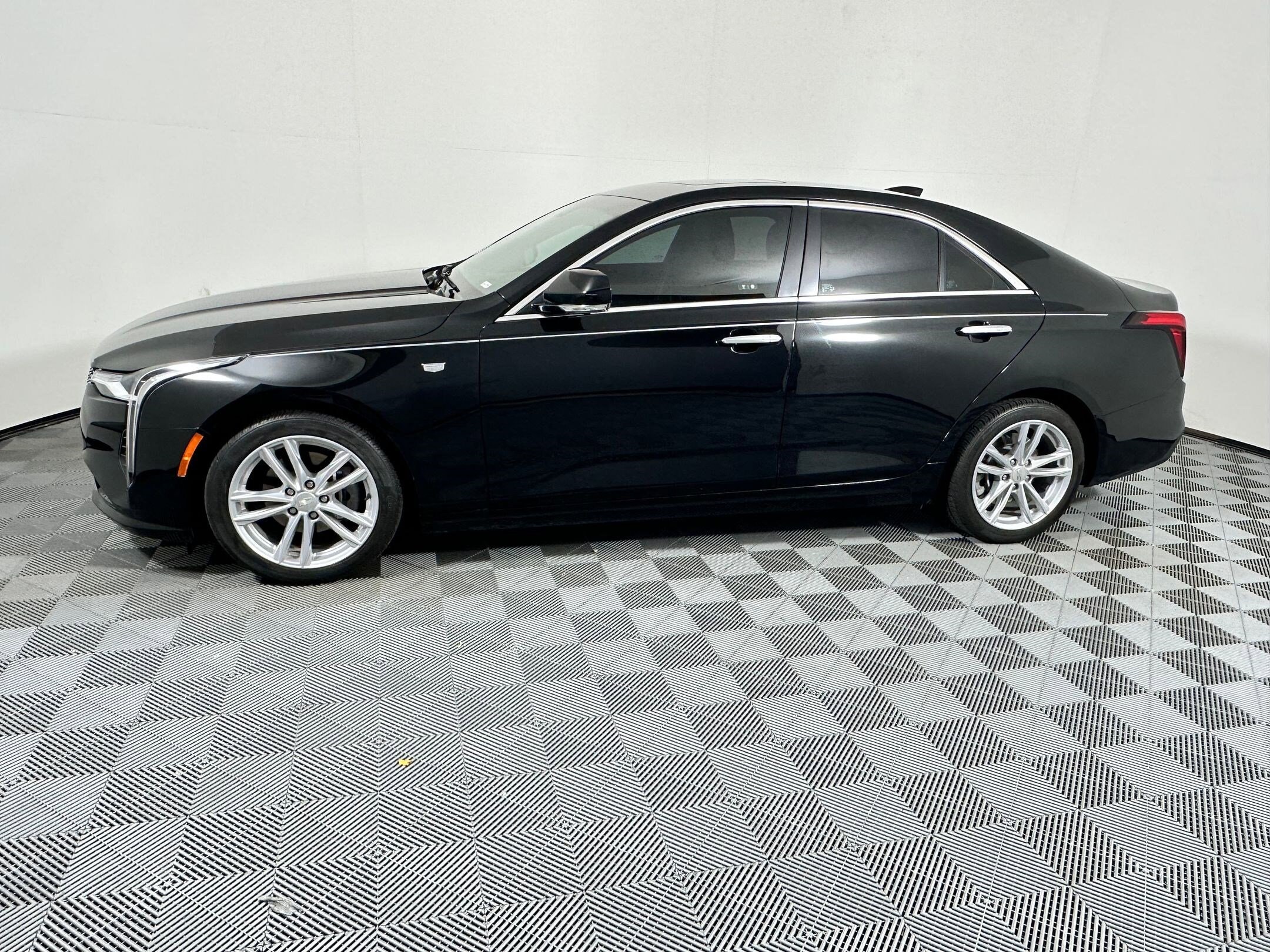 2023 Cadillac CT4 Luxury photo 2