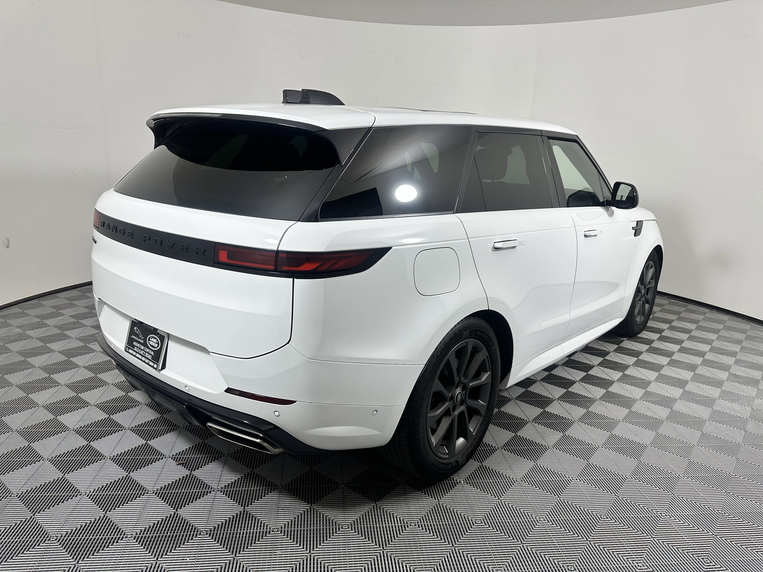 2024 Land Rover Range Rover Sport SE photo 2