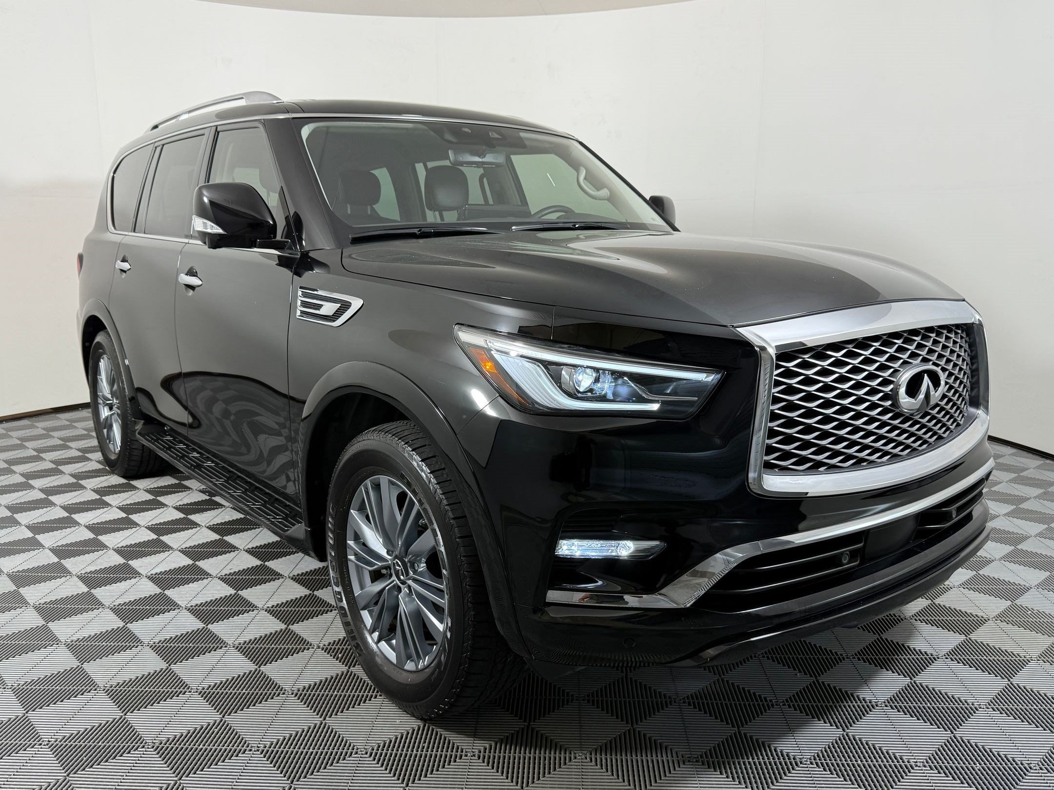QX80 LUXE SUV