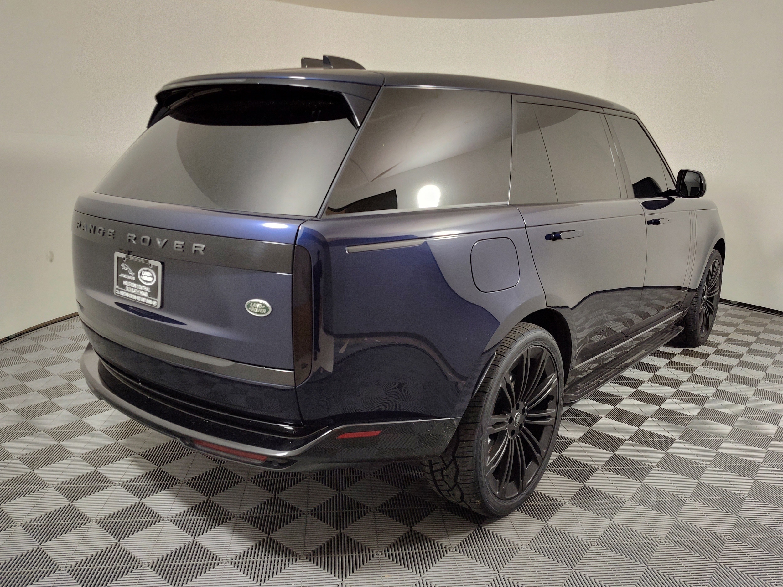 Used 2023 Land Rover Range Rover SE with VIN SALKPBE72PA065628 for sale in Houston, TX