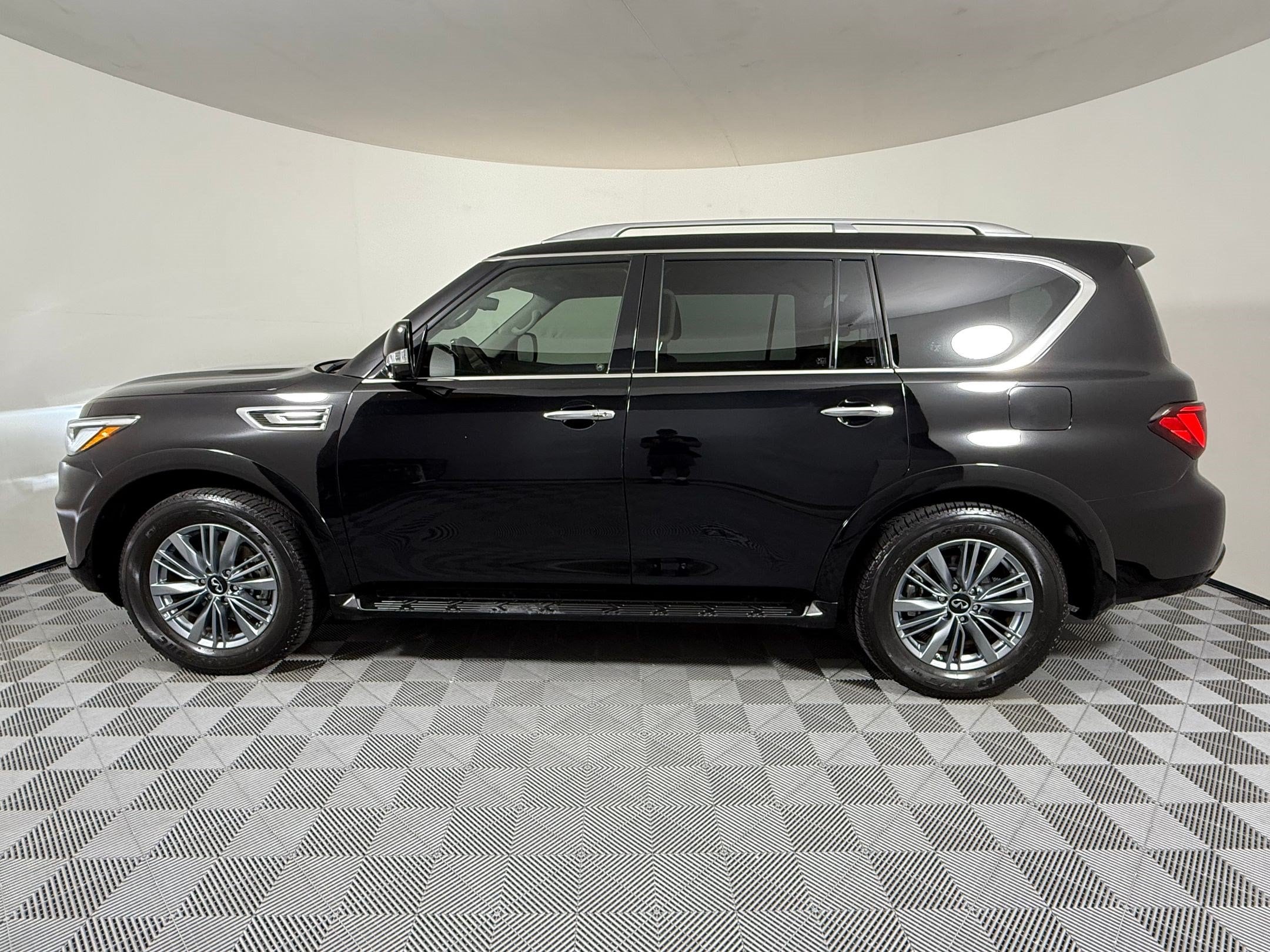 QX80 LUXE SUV