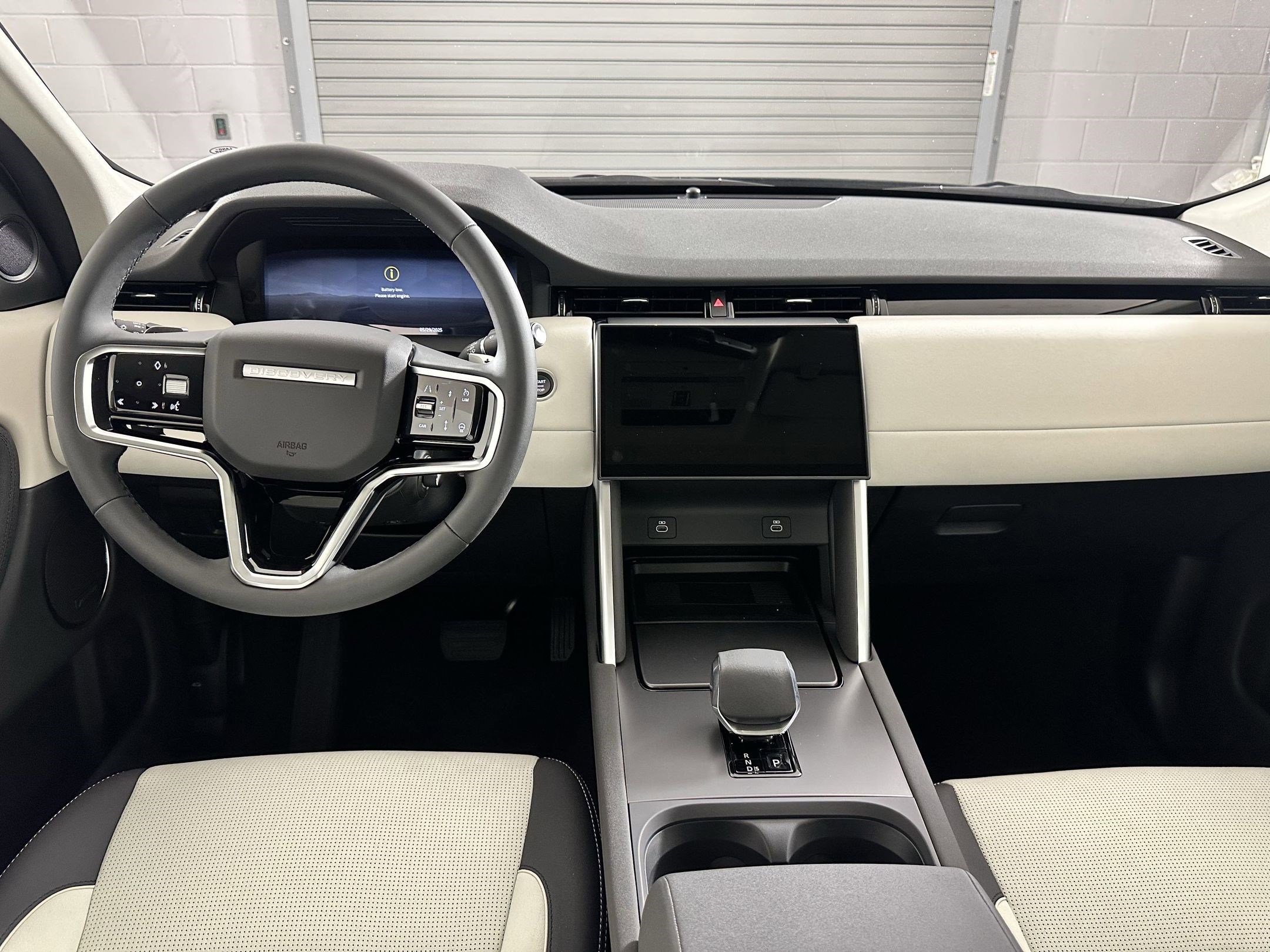 2025 Land Rover Discovery Sport S photo 4