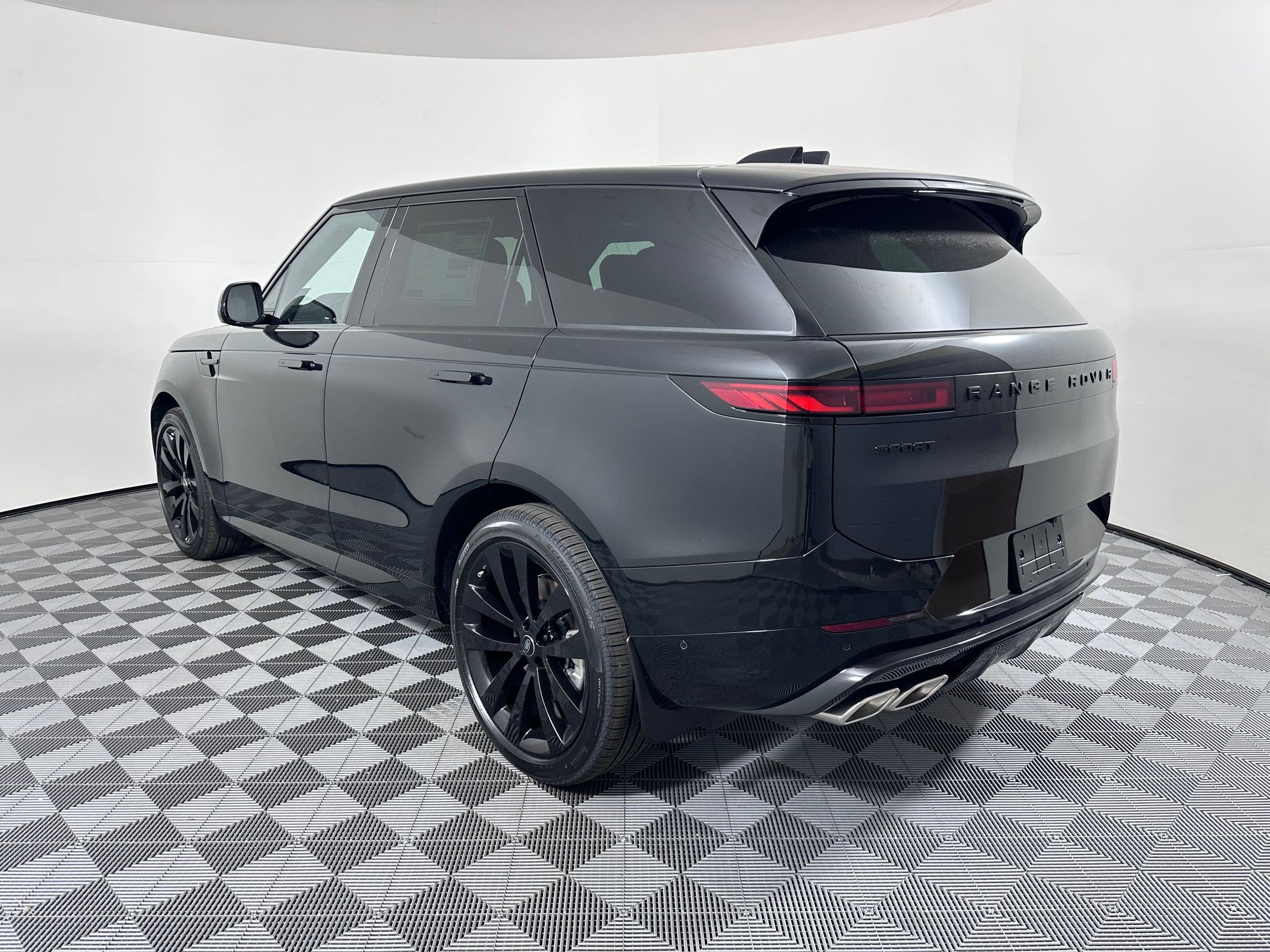 2025 Land Rover Range Rover Sport SE photo 3