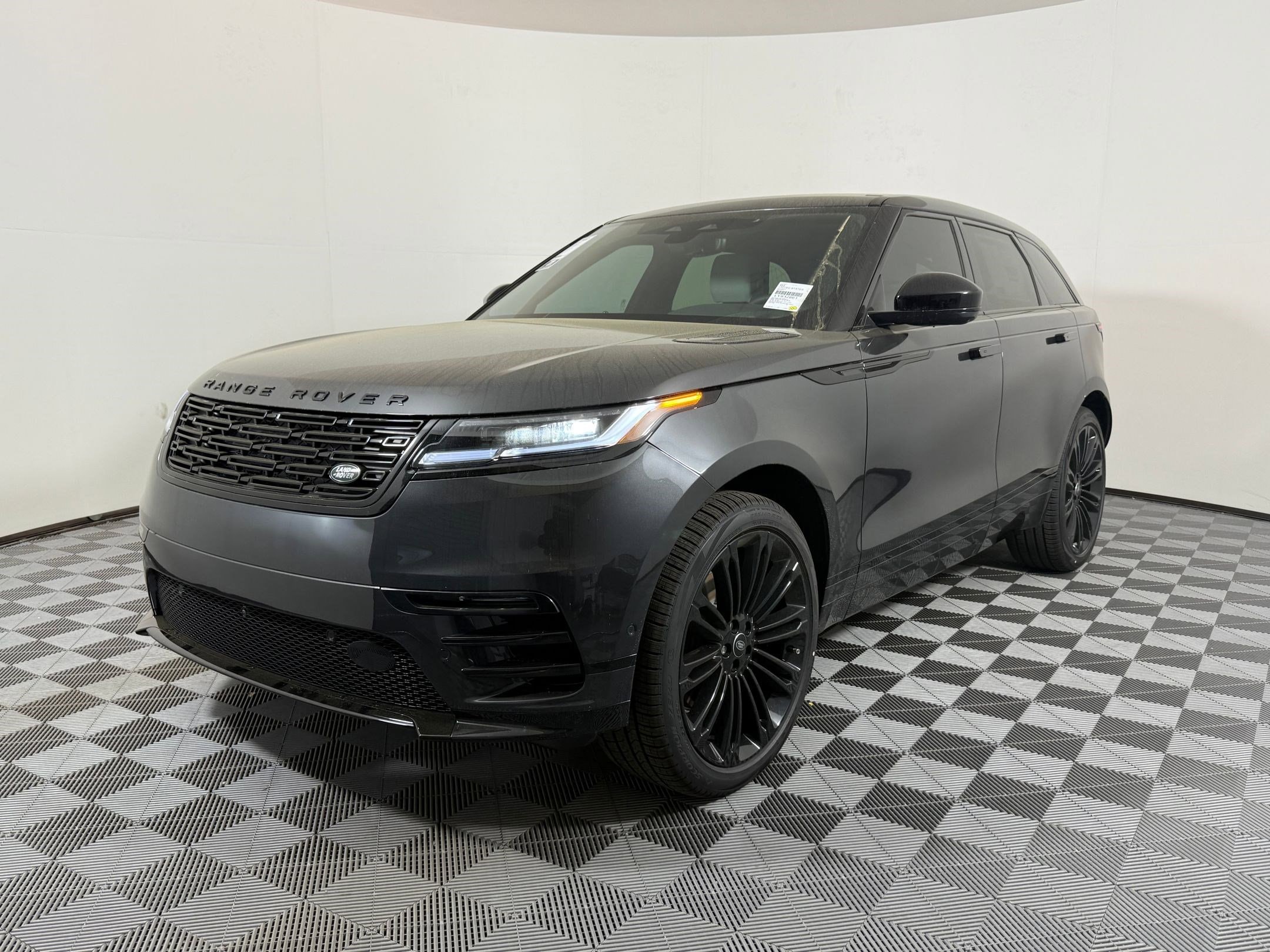 2026 Land Rover Range Rover Velar P250 Dynamic SE's photo