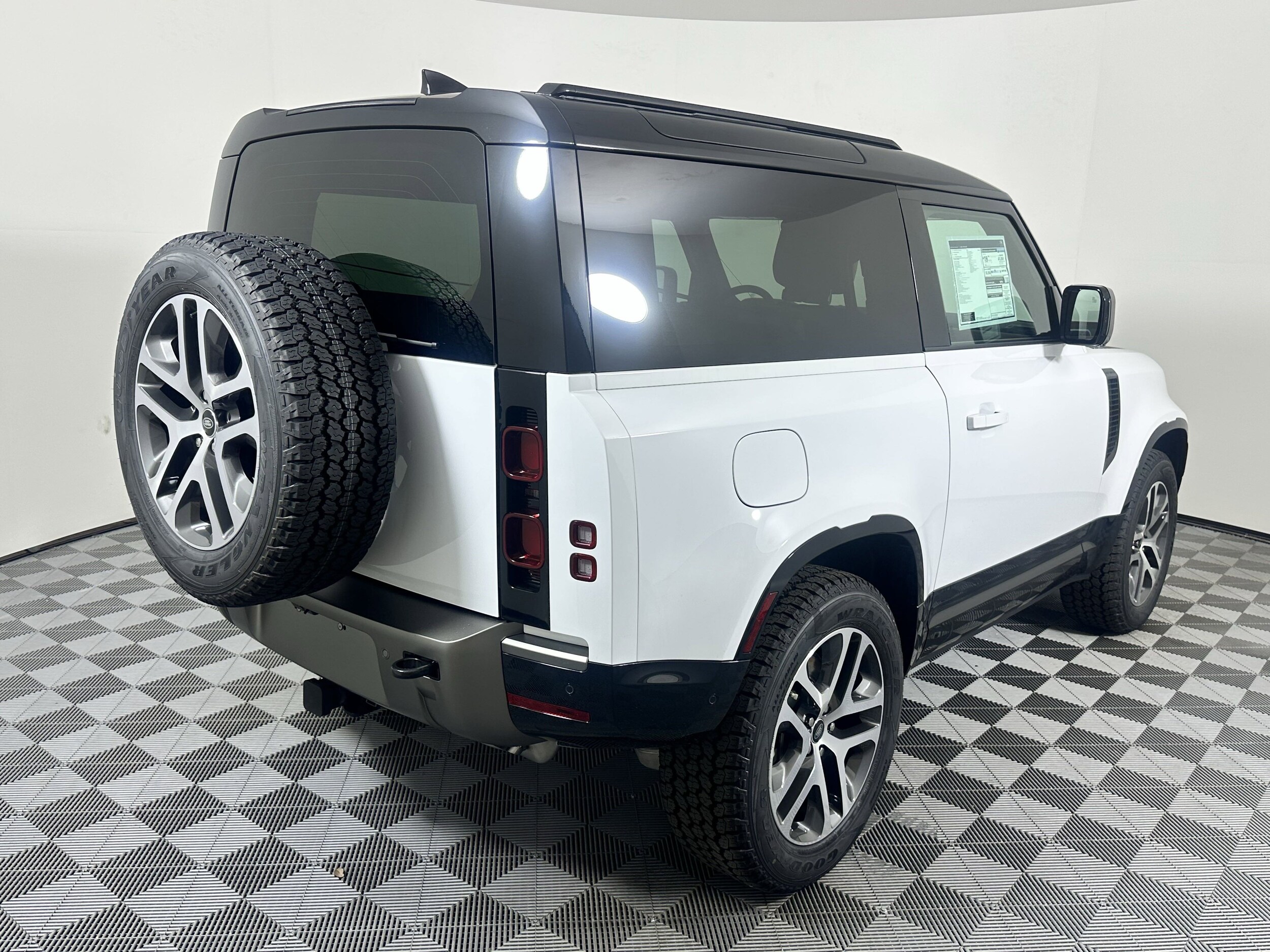 2025 Land Rover Defender X-Dynamic SE photo 2