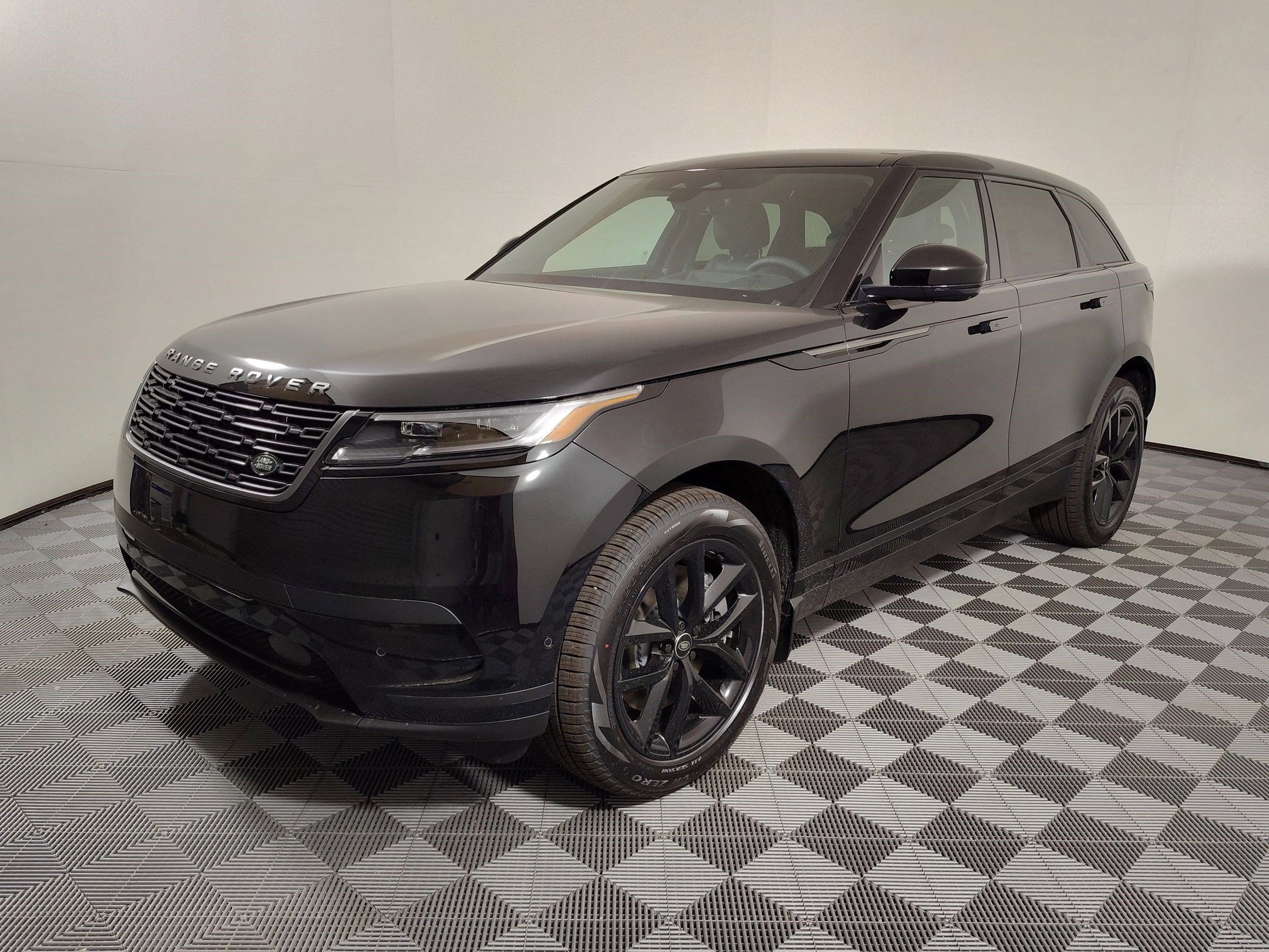 2026 Land Rover Range Rover Velar S's photo