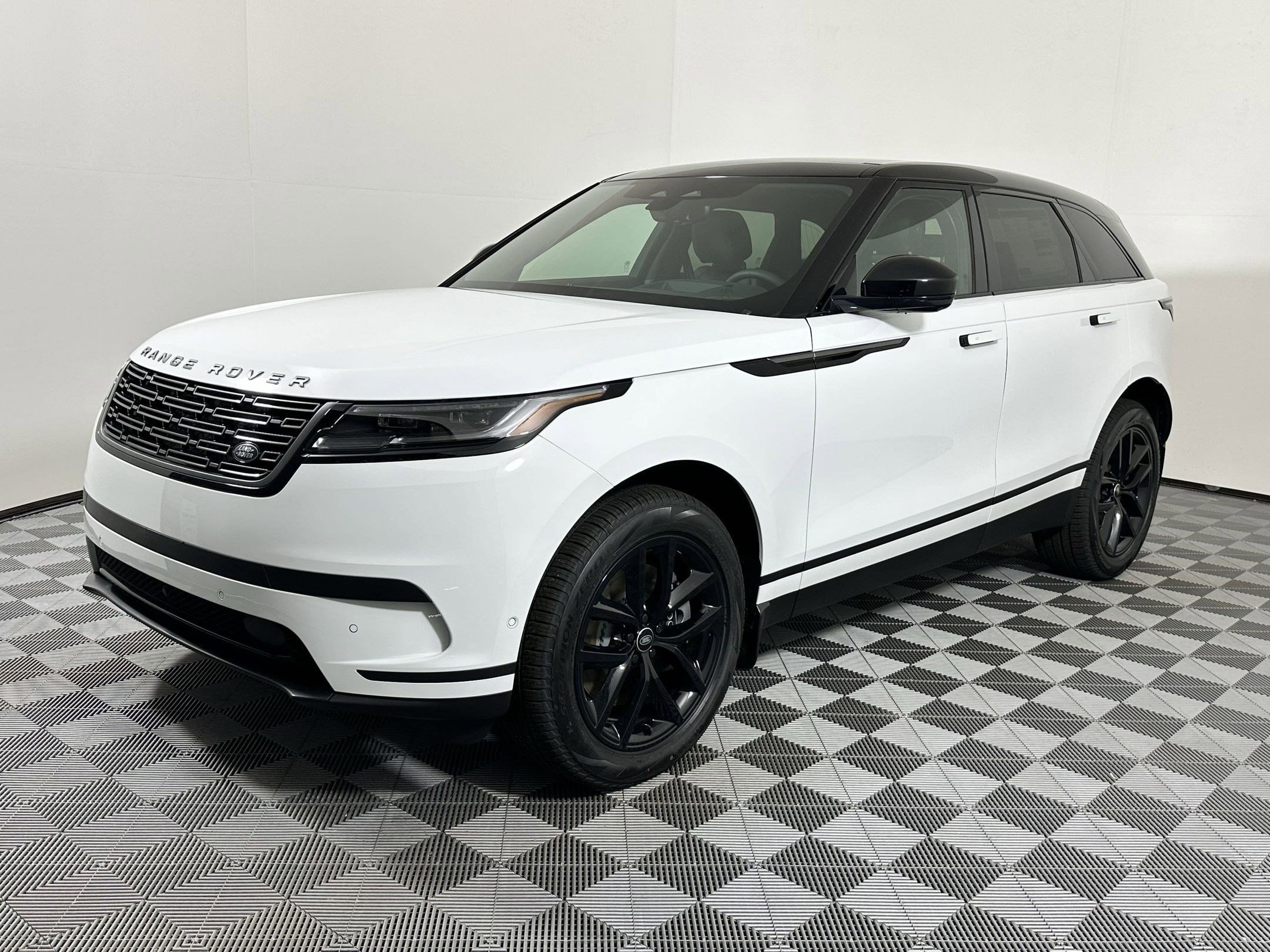 2026 Land Rover Range Rover Velar S's photo