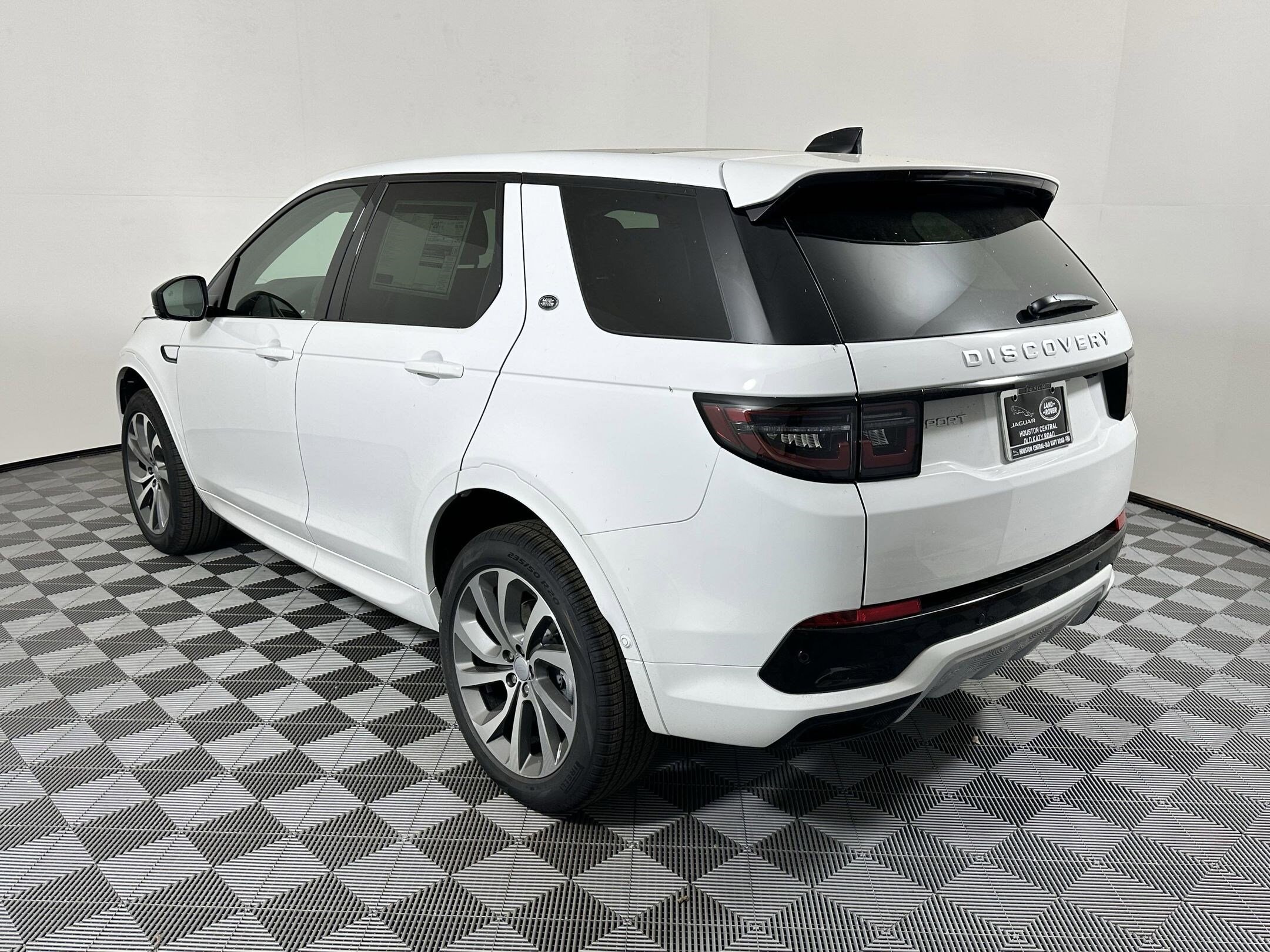 2025 Land Rover Discovery Sport S photo 3