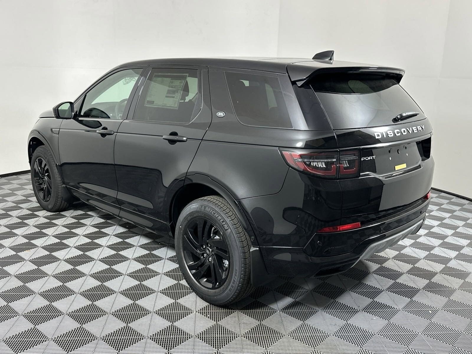 2025 Land Rover Discovery Sport S photo 2