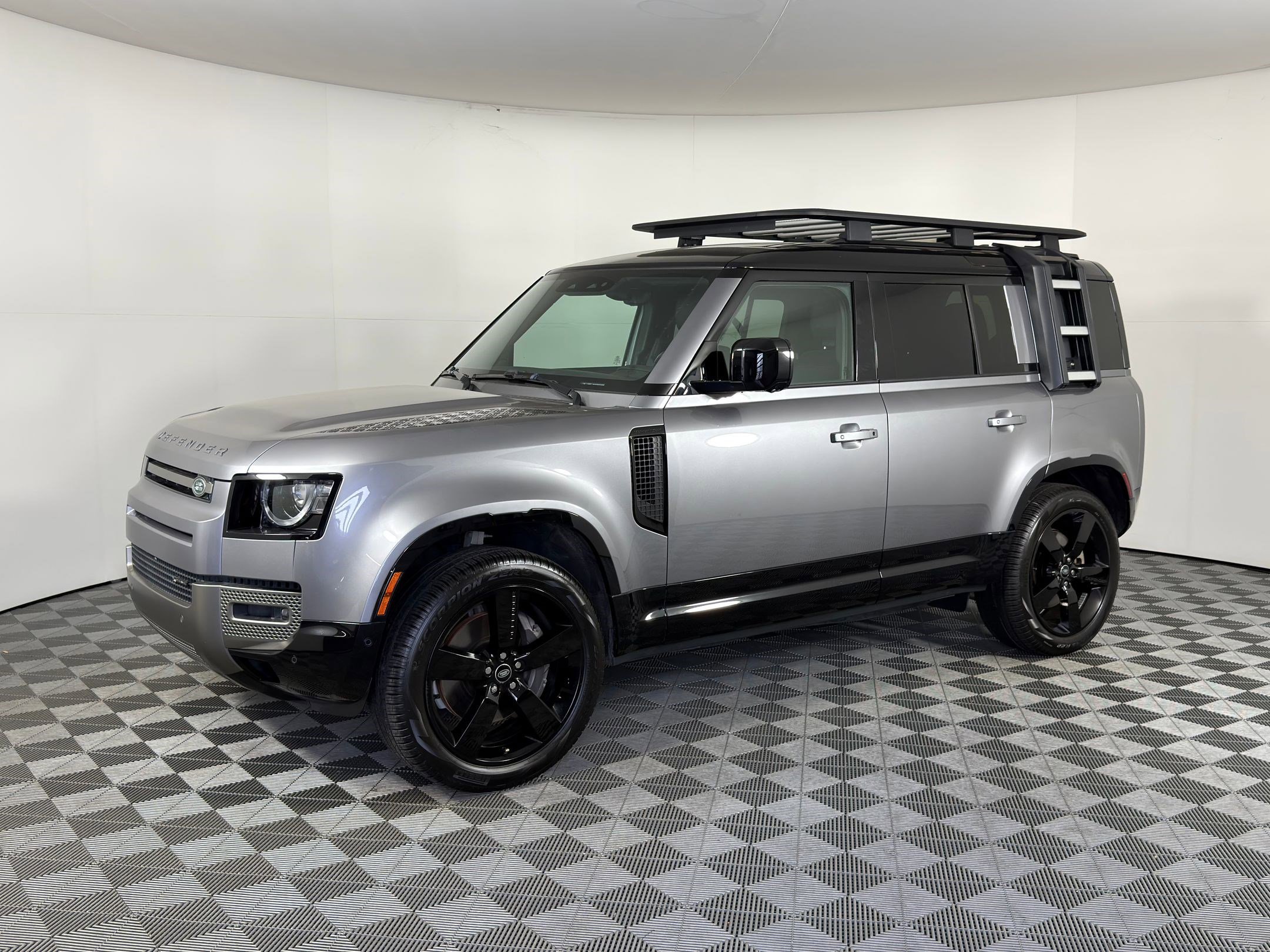 2023 Land Rover Defender X-Dynamic SE's photo