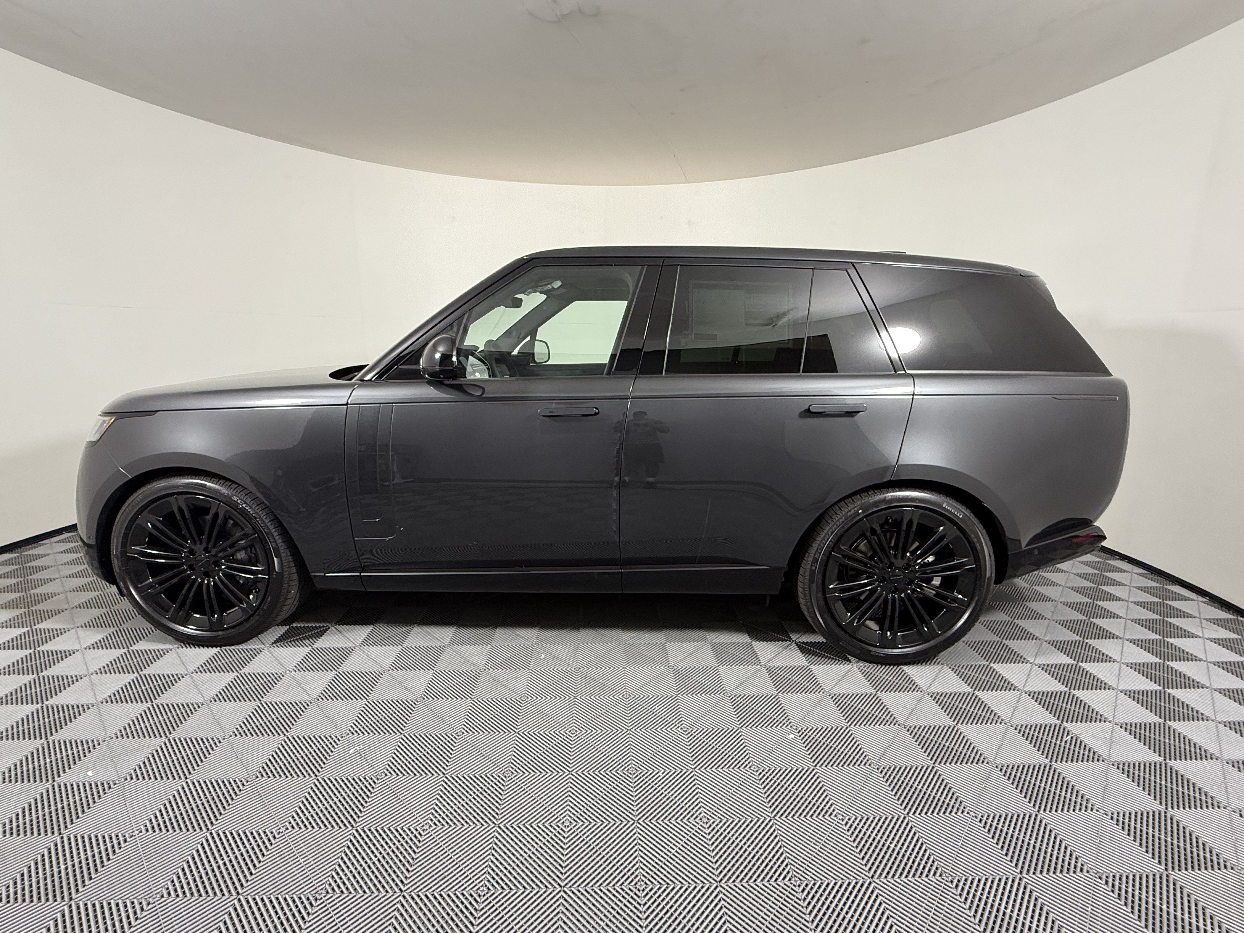 2026 Land Rover Range Rover SE SUV